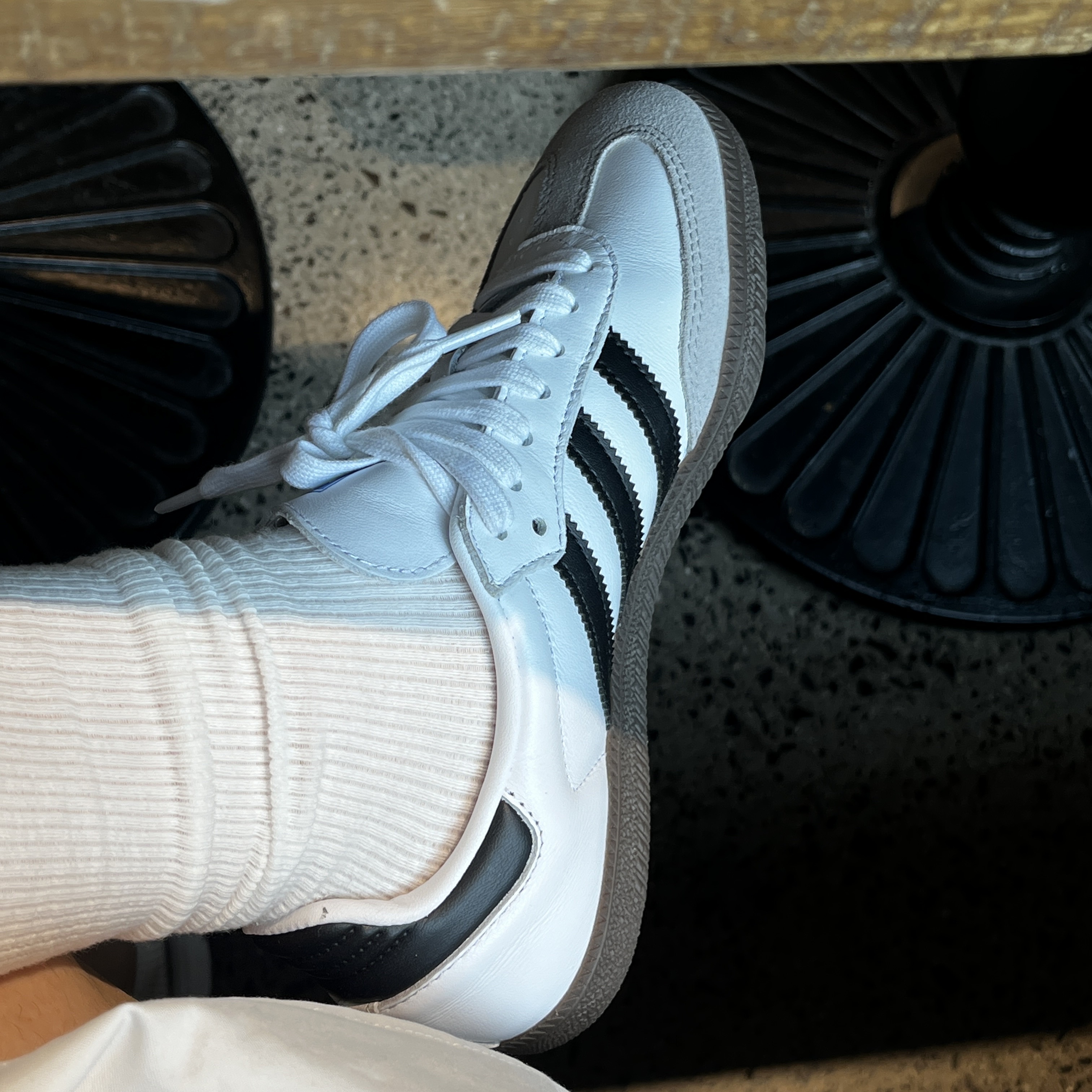 Adidas Samba OG Cloud White 착용 스타일 - 2