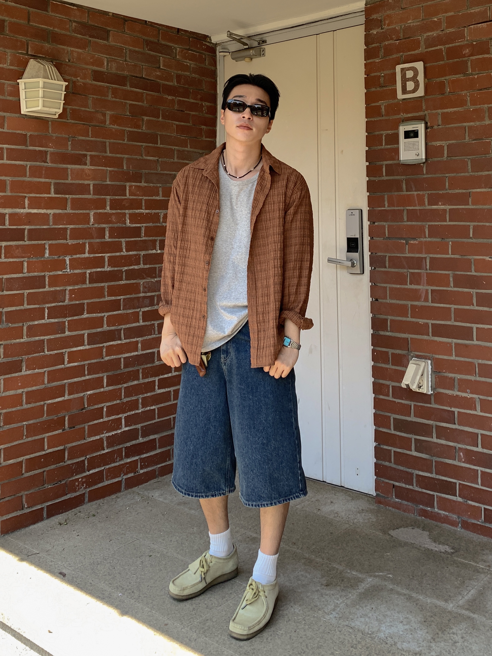 Clarks Wallabee Maple Suede, Casio AQ-230A-2A2MQY 착용 스타일 - 1