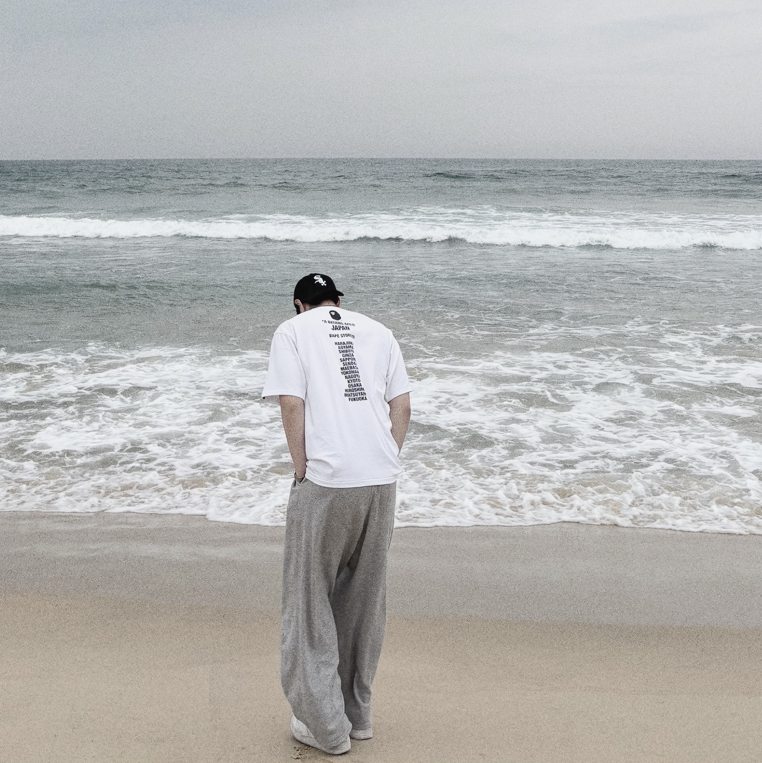 BAPE Japan Ape Head T-Shirt White 착용 스타일 - 1
