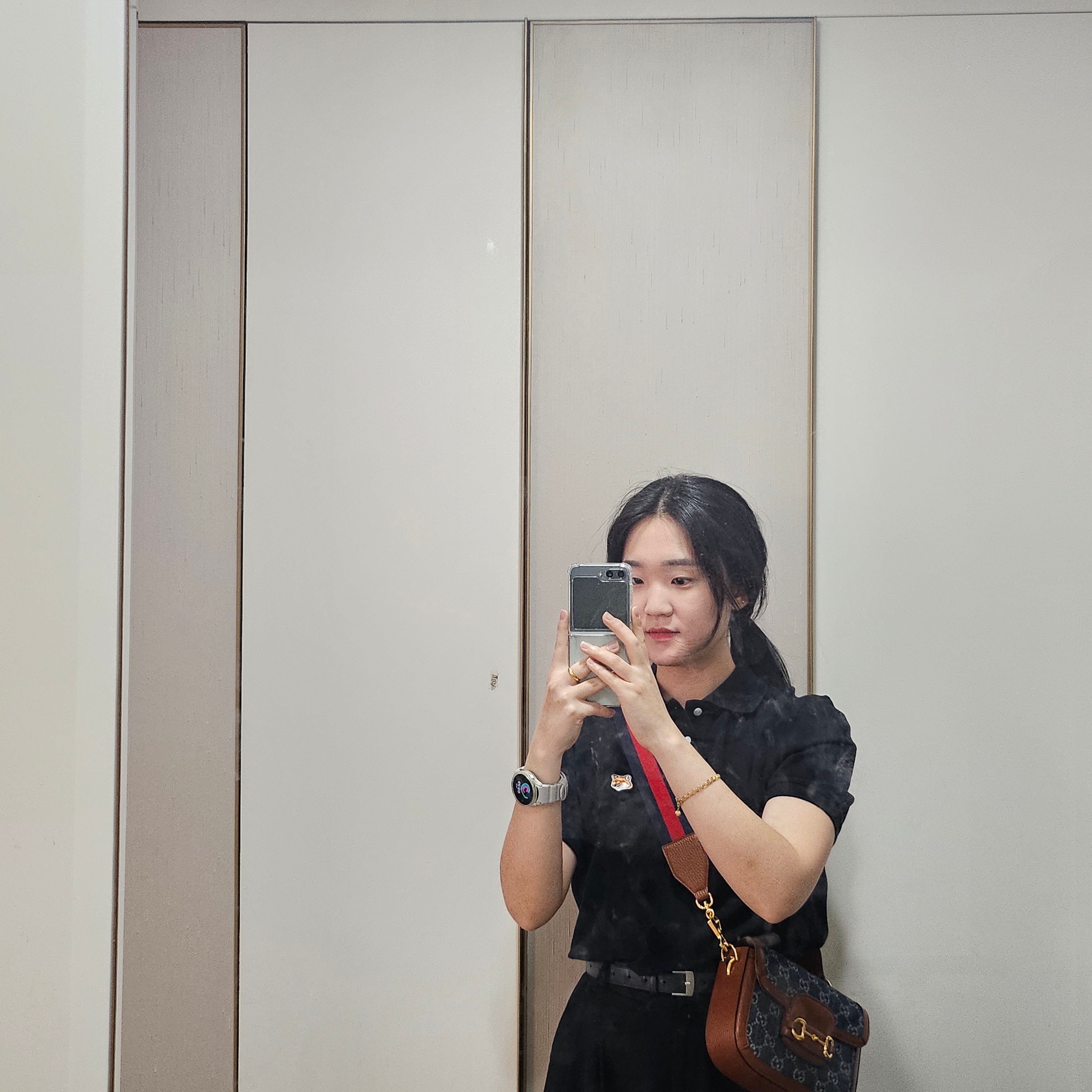 Maison Kitsune Fox Head Patch Polo Black 착용 스타일