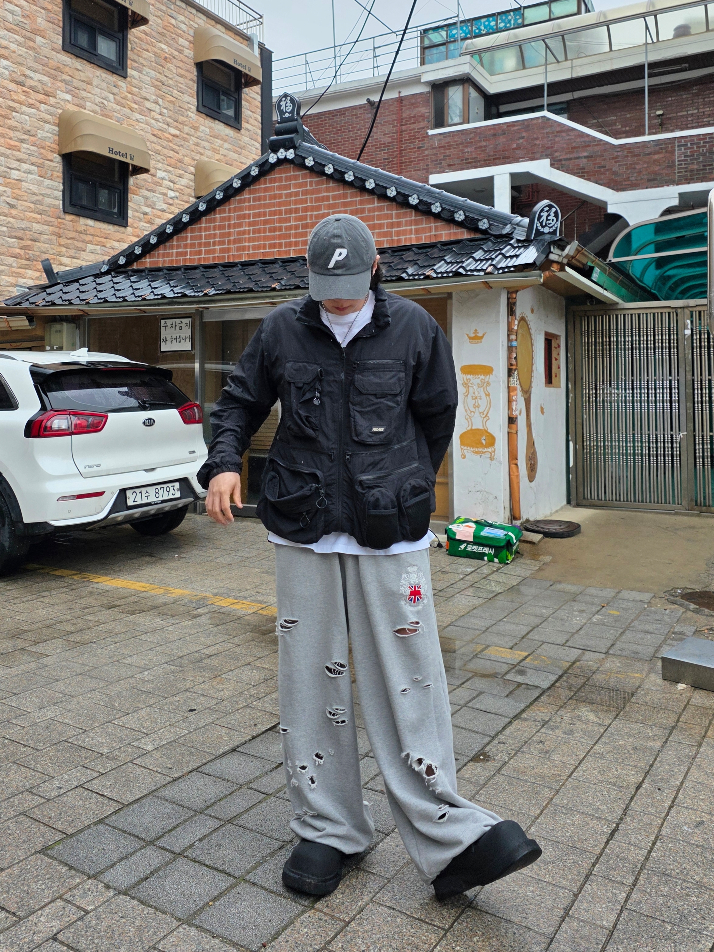 Palace Bare Storage Jacket Black - 20SS, Balenciaga Steroid Derby Black 착용 스타일 - 2