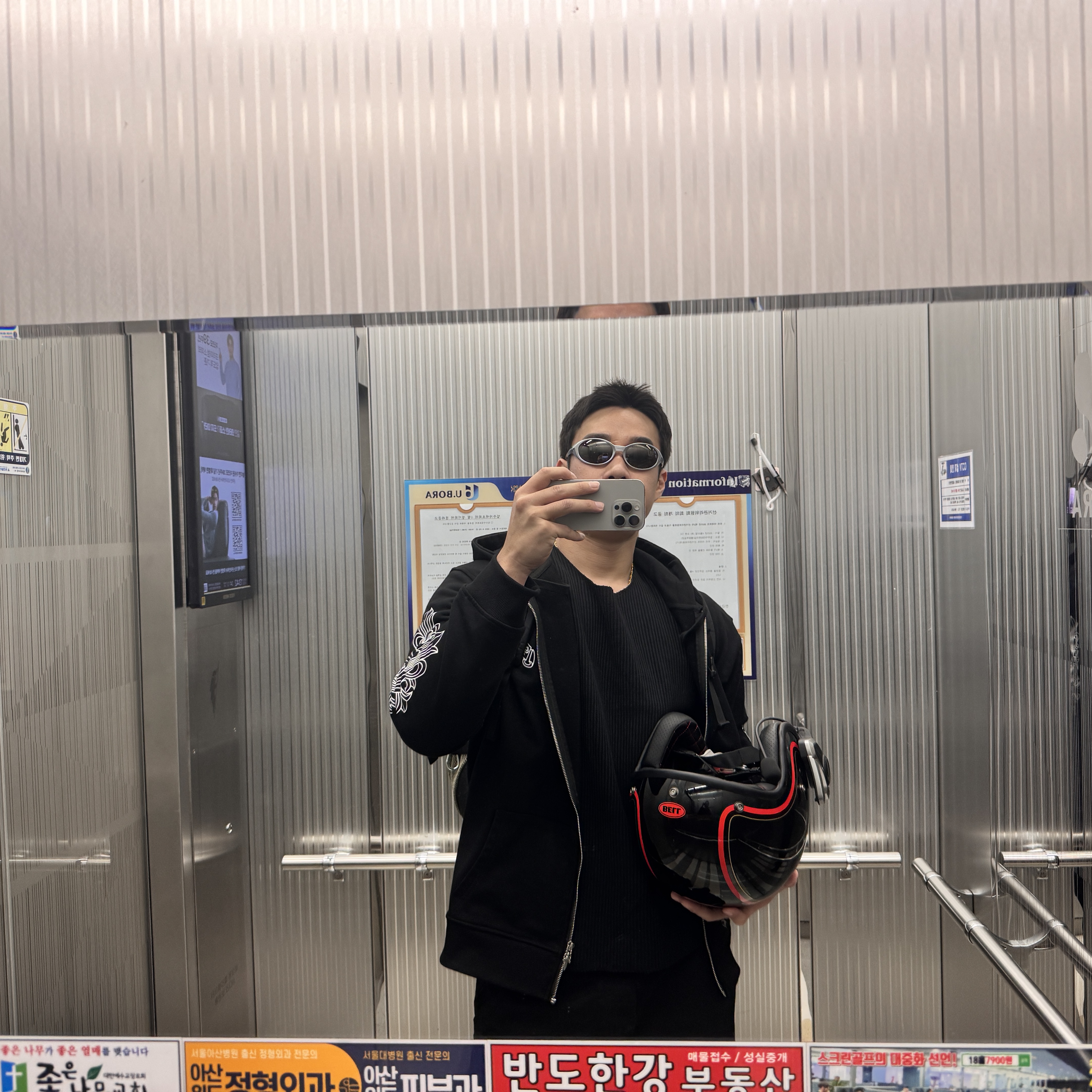 Chrome Hearts Horseshoe Floral Fleece Zip-Up Hoodie Black, Oakley Eye Jacket Redux Silver Frame Prizm Black Polarized Lenses High Bridge Fit 착용 스타일