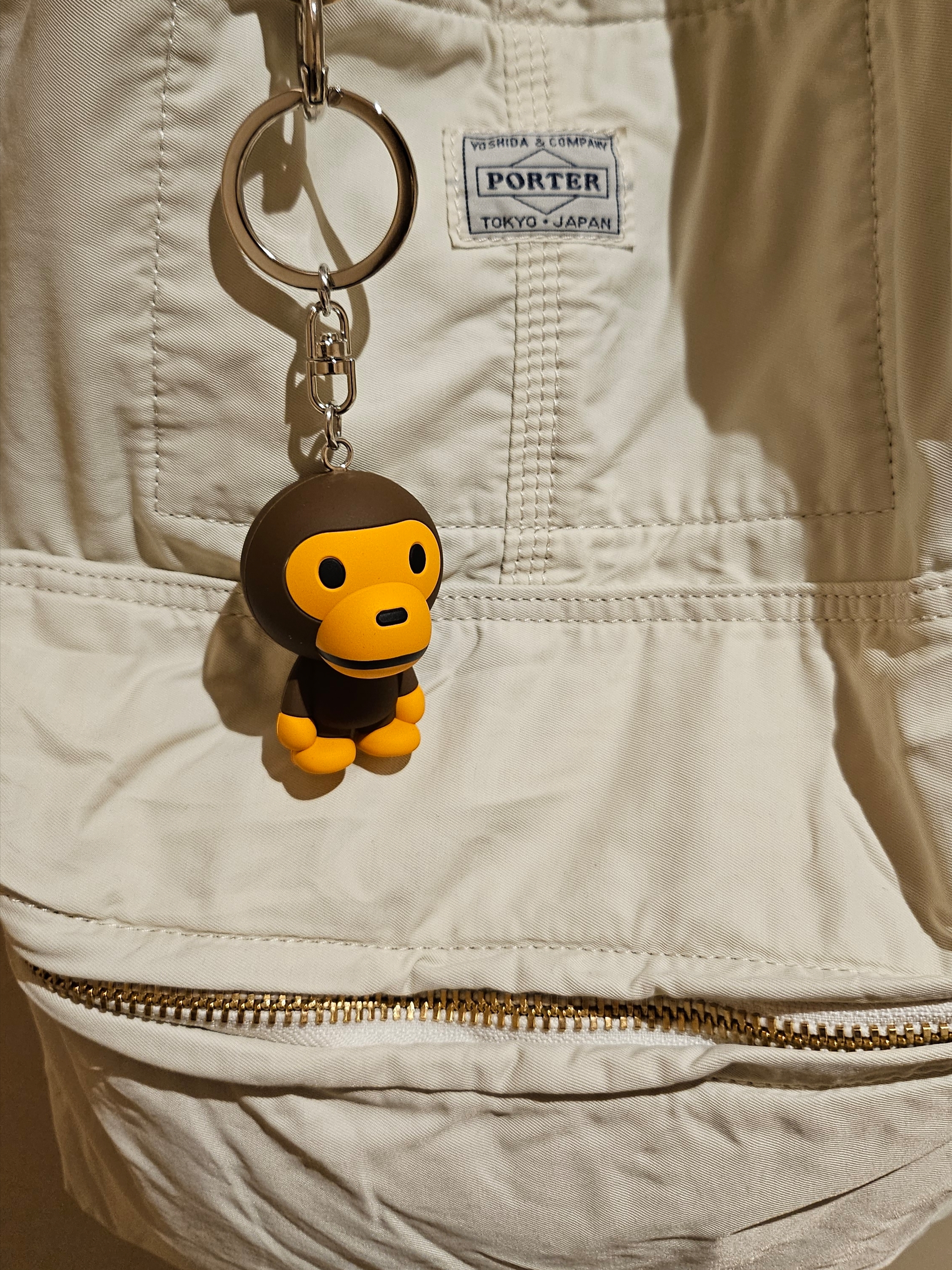 Porter Mile Daypack Black, BAPE Baby Milo Keychain Brown 착용 스타일