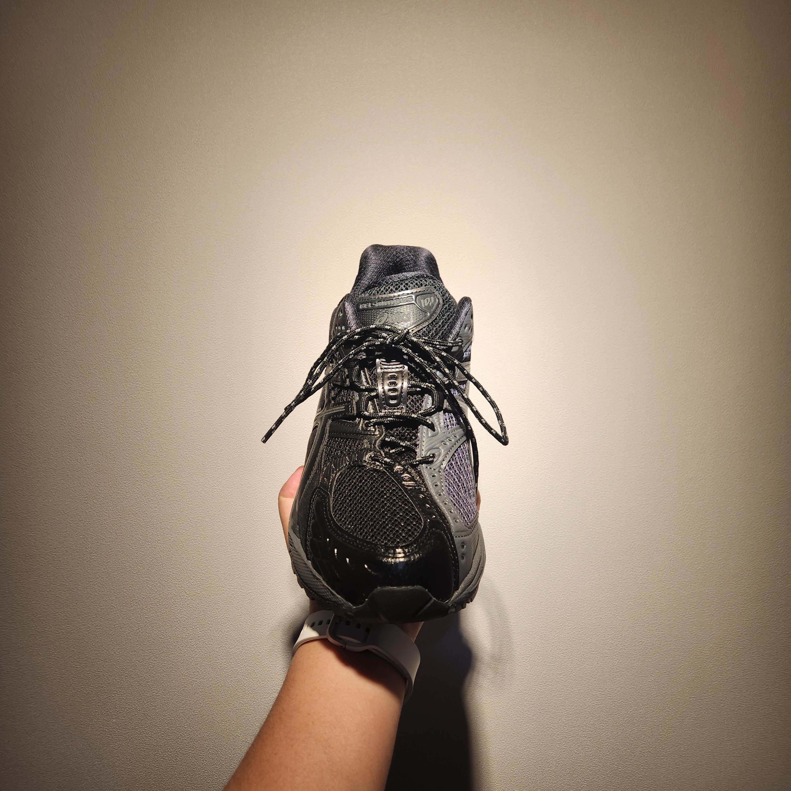 Asics x Haven Gel-Nimbus 10.1 Black 착용 스타일 - 3
