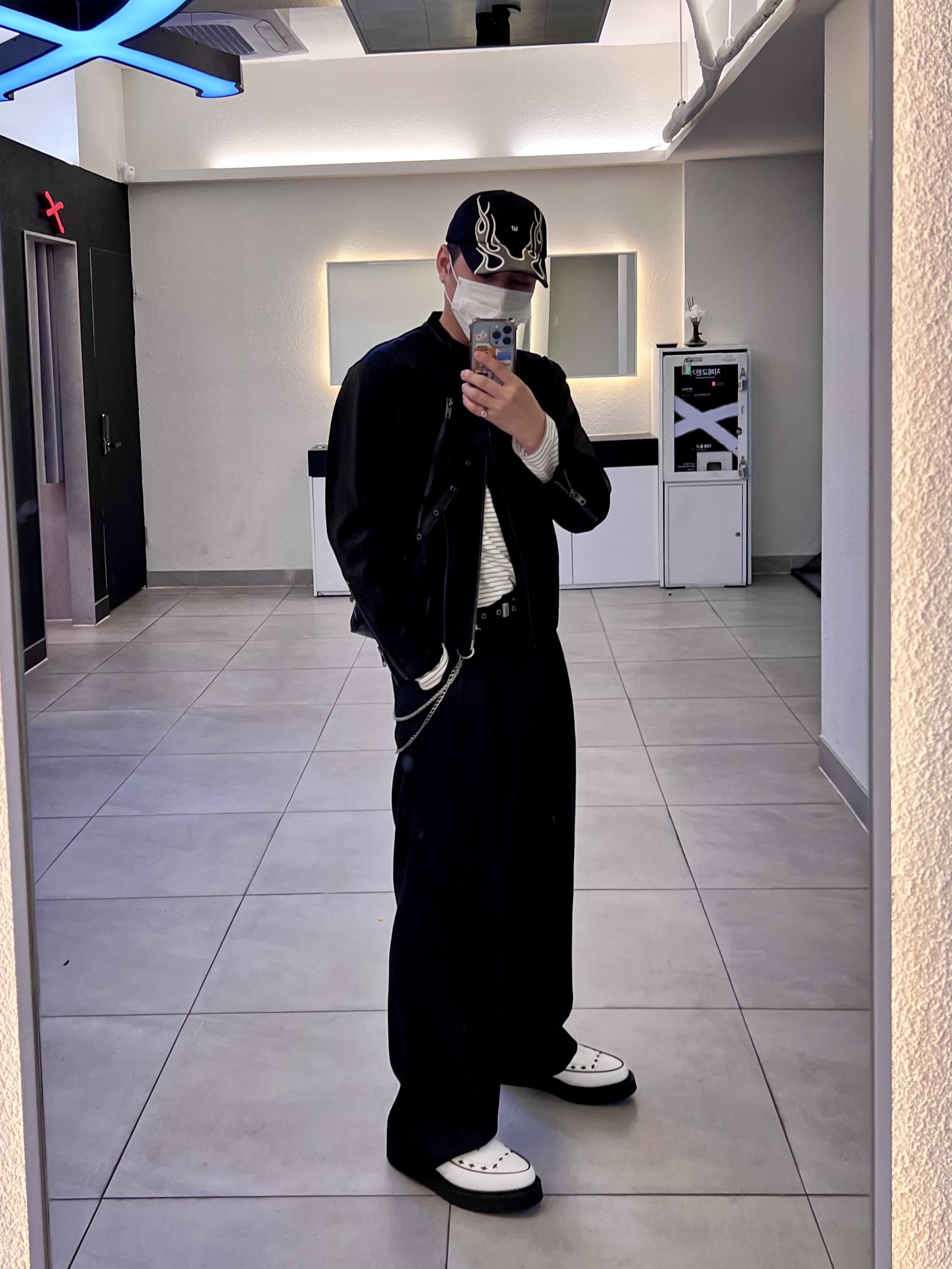 Yeezy Gap Engineered By Balenciaga Flame Cap Black 착용 스타일