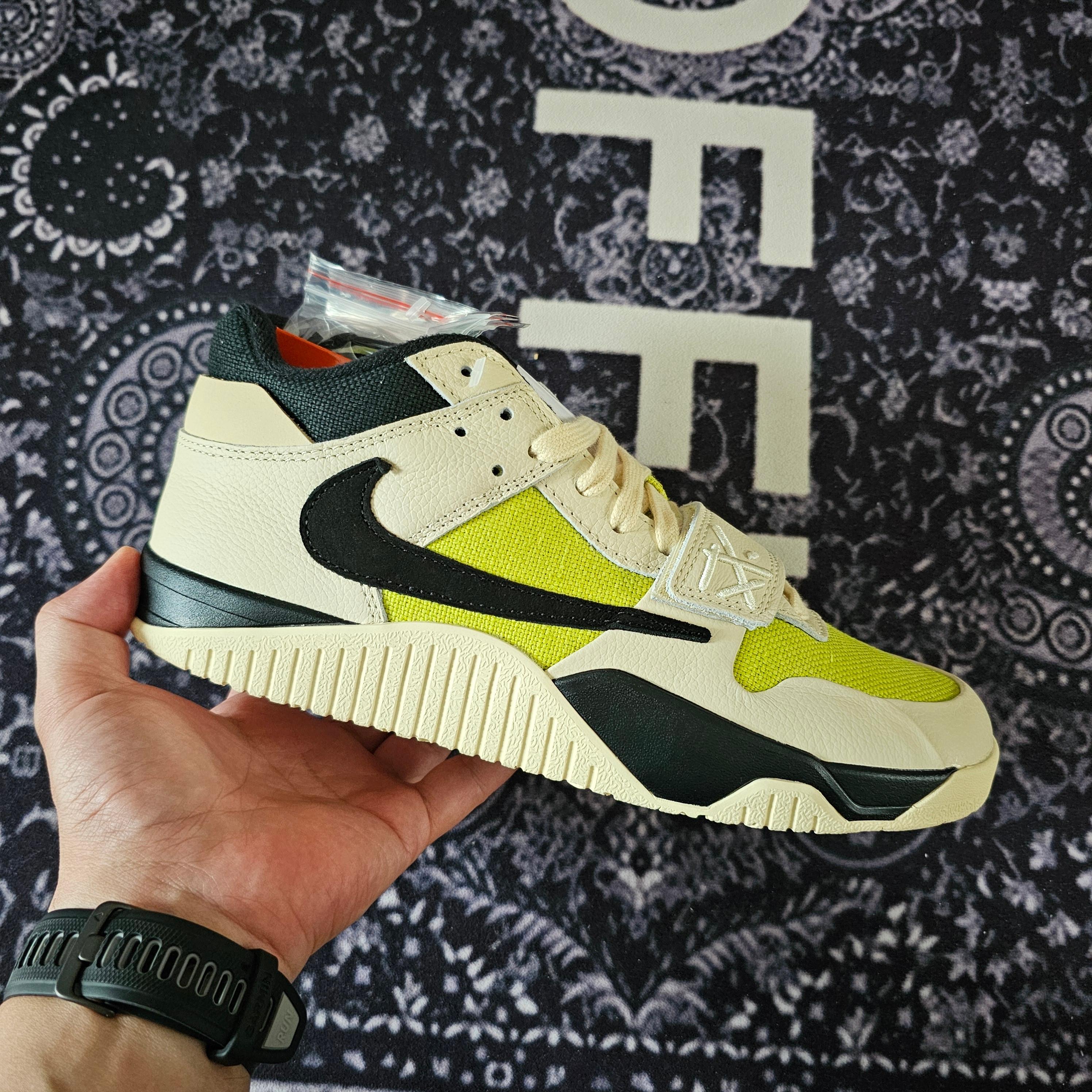 Jordan x Travis Scott Jumpman Jack TR Bright Cactus 착용 스타일 - 3