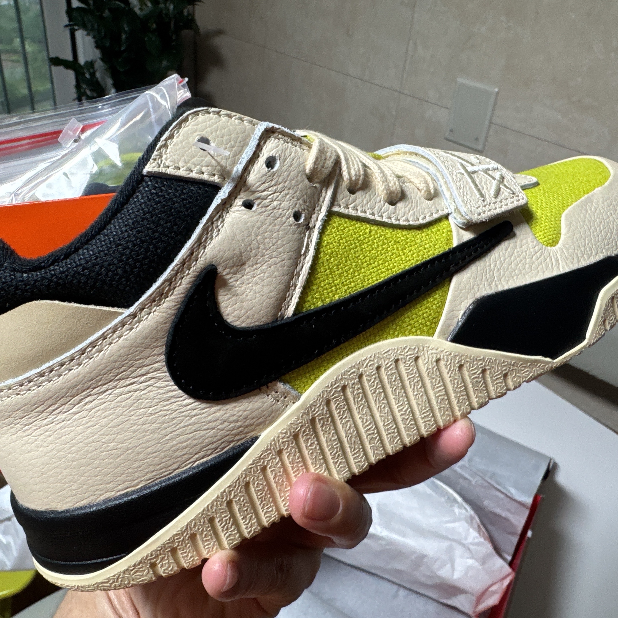 Jordan x Travis Scott Jumpman Jack TR Bright Cactus 착용 스타일 - 1