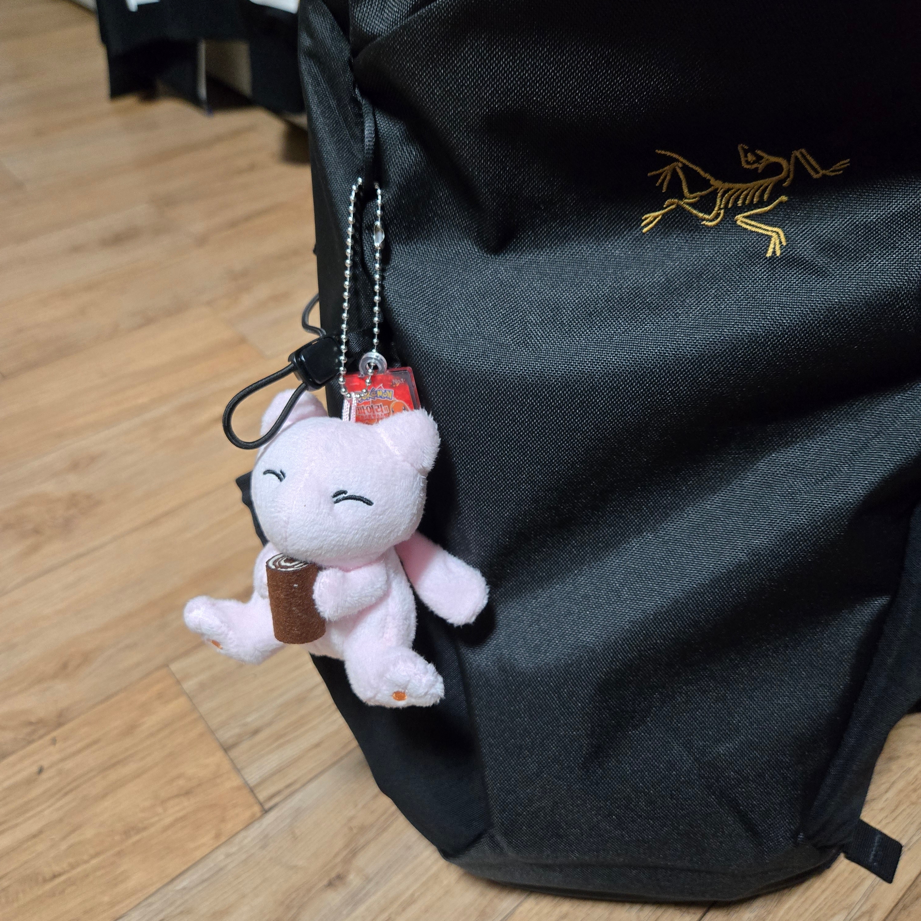Pokemon Bread Random Doll Keyring & Random Acrylic Charm (1 Blind Pack) 착용 스타일
