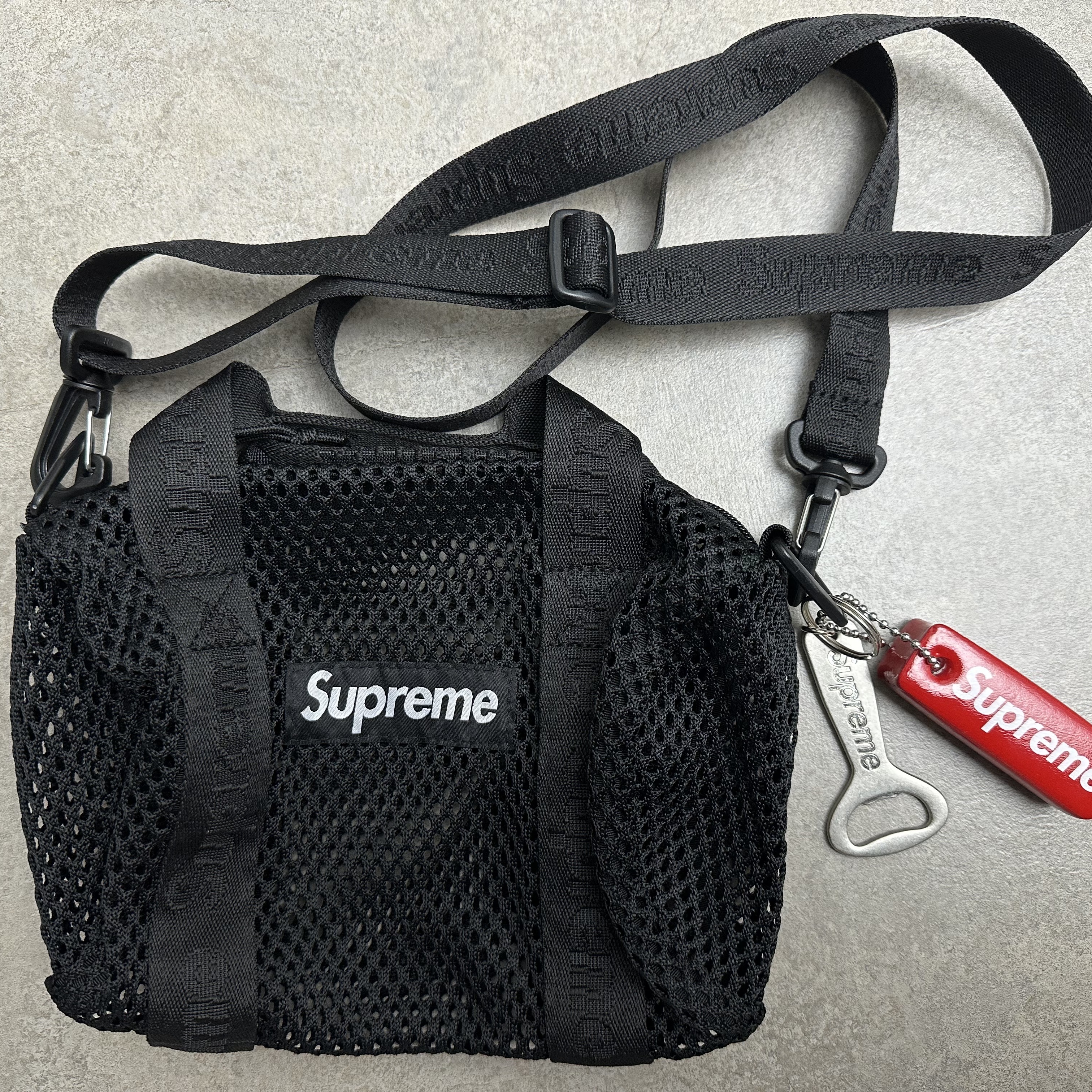 Supreme Mesh Mini Duffle Bag Black - 25SS, Supreme Bottle Opener Keychain Silver - 24FW 착용 스타일