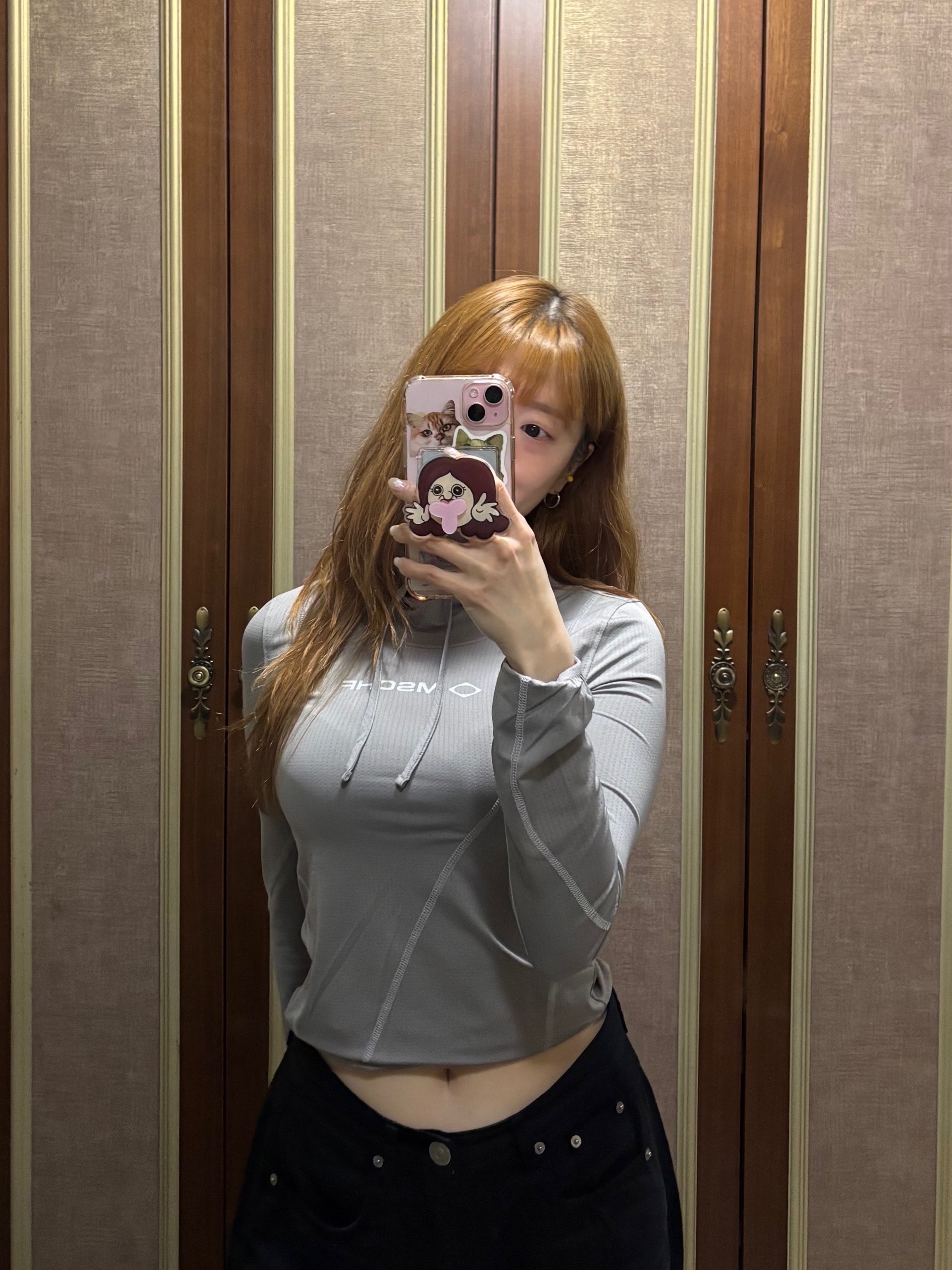 (W) Mischief Draped Turtleneck Top Grey 착용 스타일 - 2