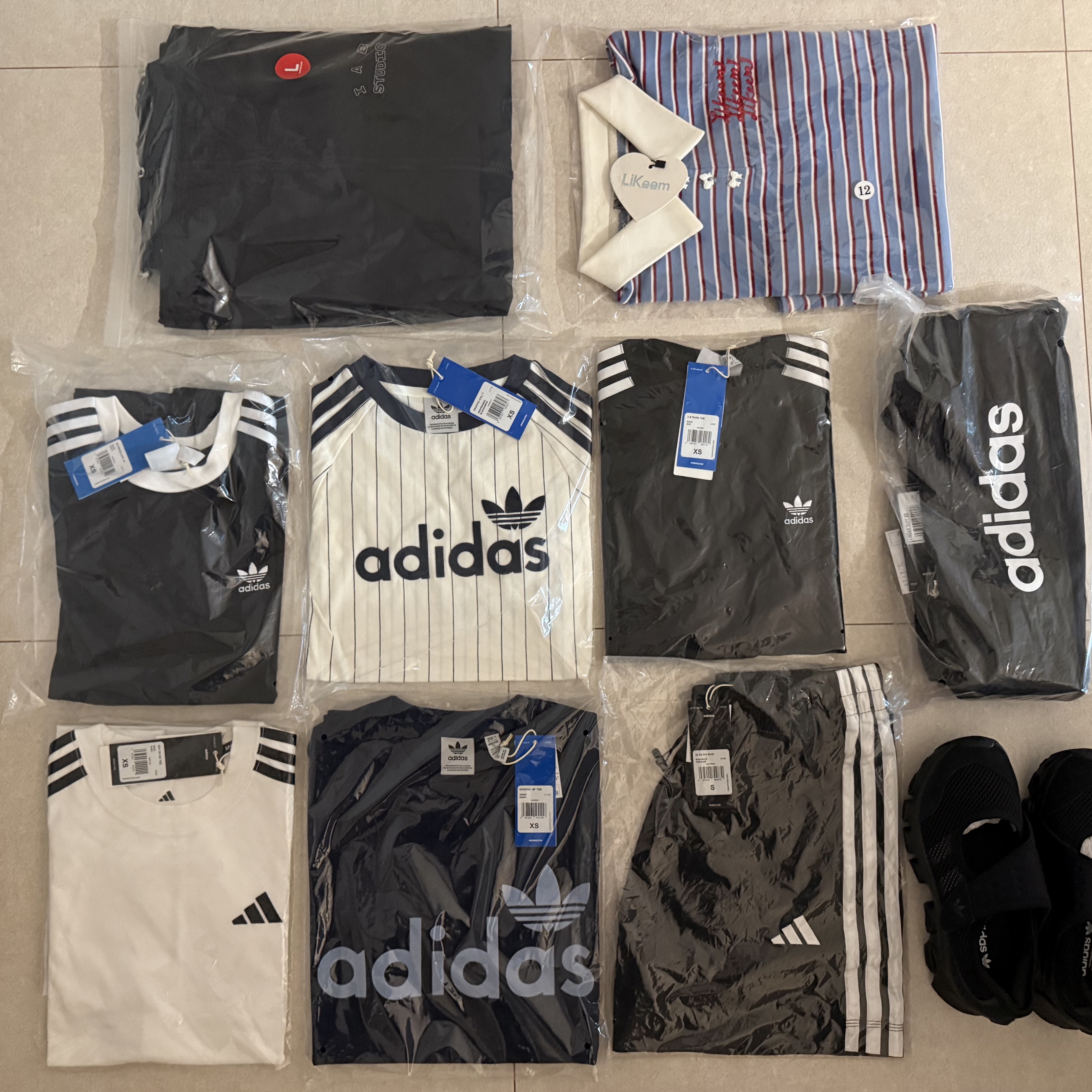 (W) Adidas Adifom Megajane Core Black, (W) Adidas Linear Cali Graphic T-Shirt Off White Night Indigo - KR Sizing 착용 스타일 - 3