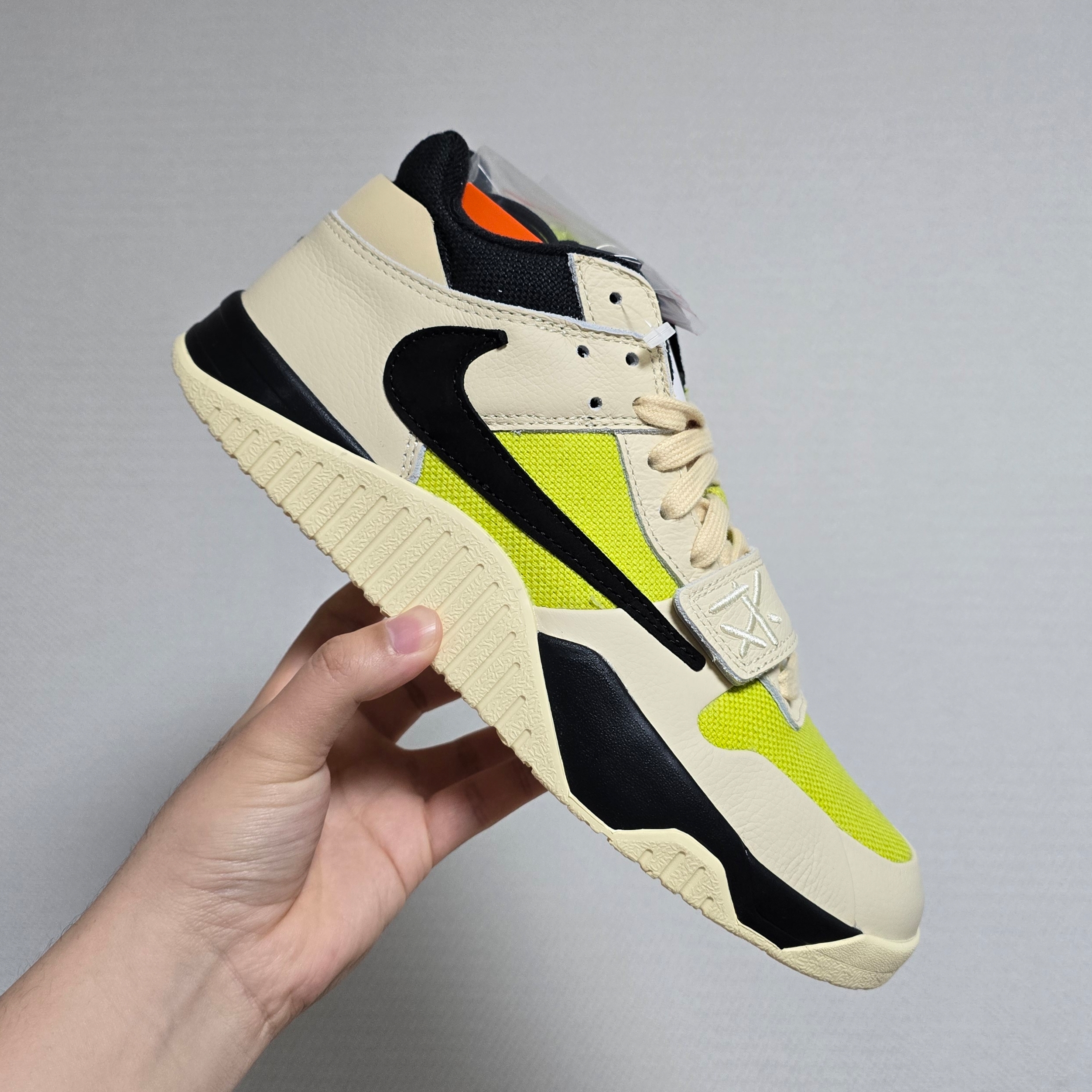 Jordan x Travis Scott Jumpman Jack TR Bright Cactus 착용 스타일
