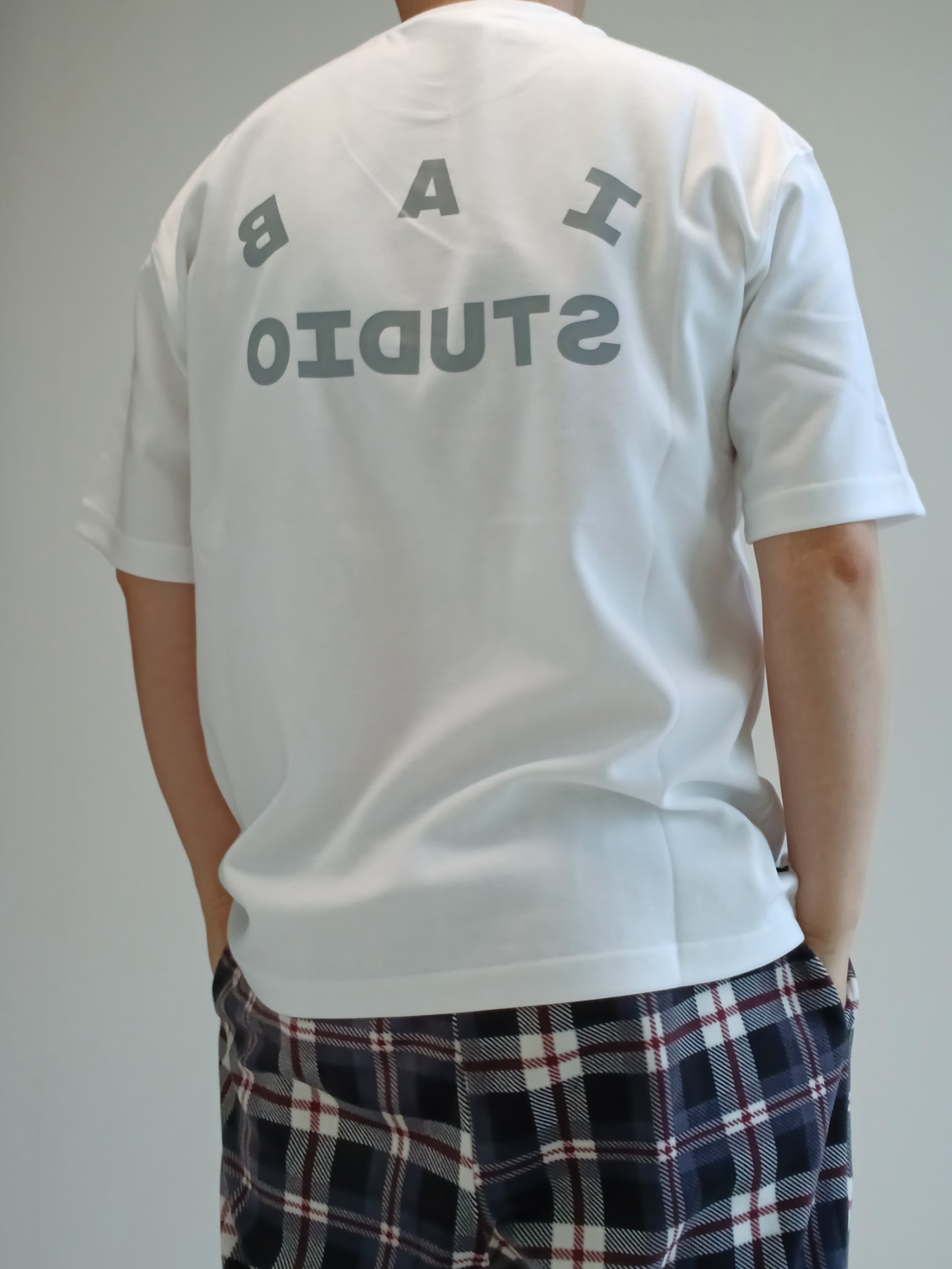 IAB Studio T-Shirt White Gray 착용 스타일 - 8