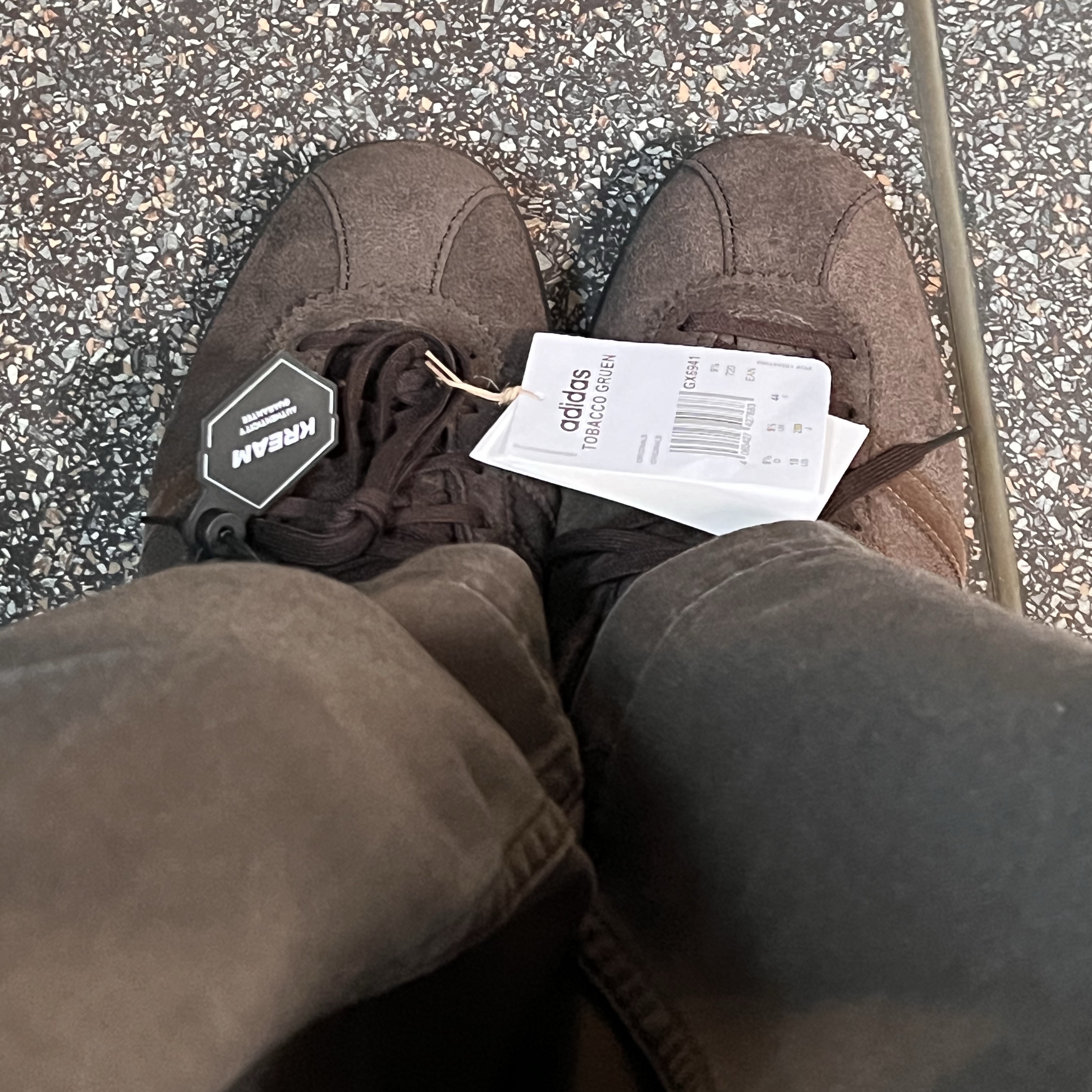 Adidas Tobacco Gruen Dark Brown 착용 스타일