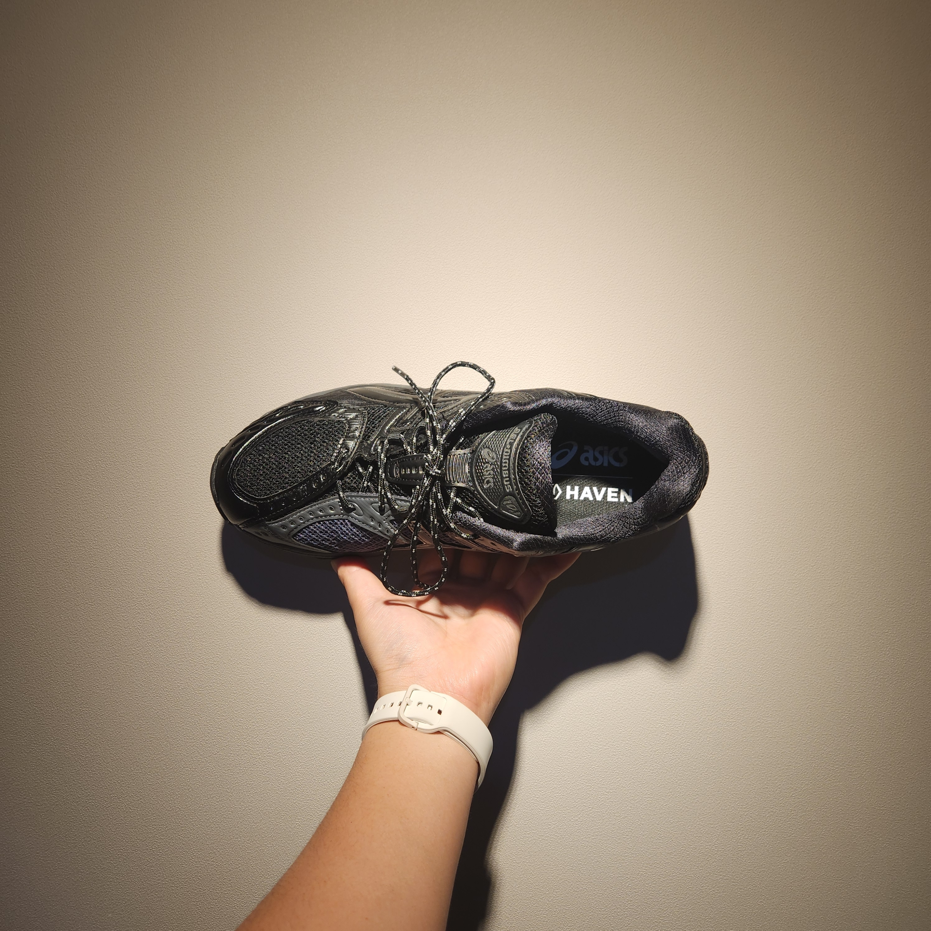 Asics x Haven Gel-Nimbus 10.1 Black 착용 스타일 - 4