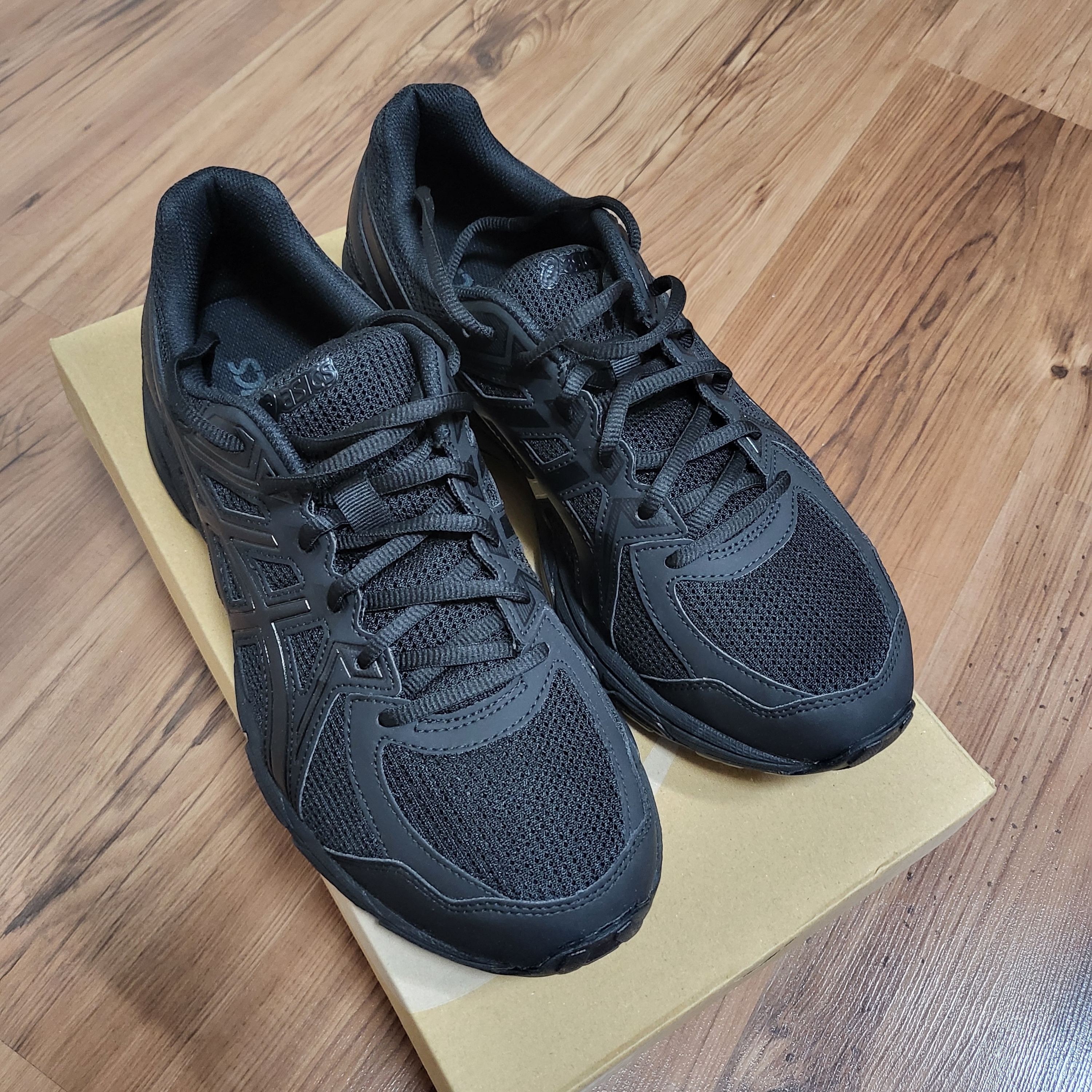 Asics Jog 100 T Black - 4E Extra Wide 착용 스타일 - 2