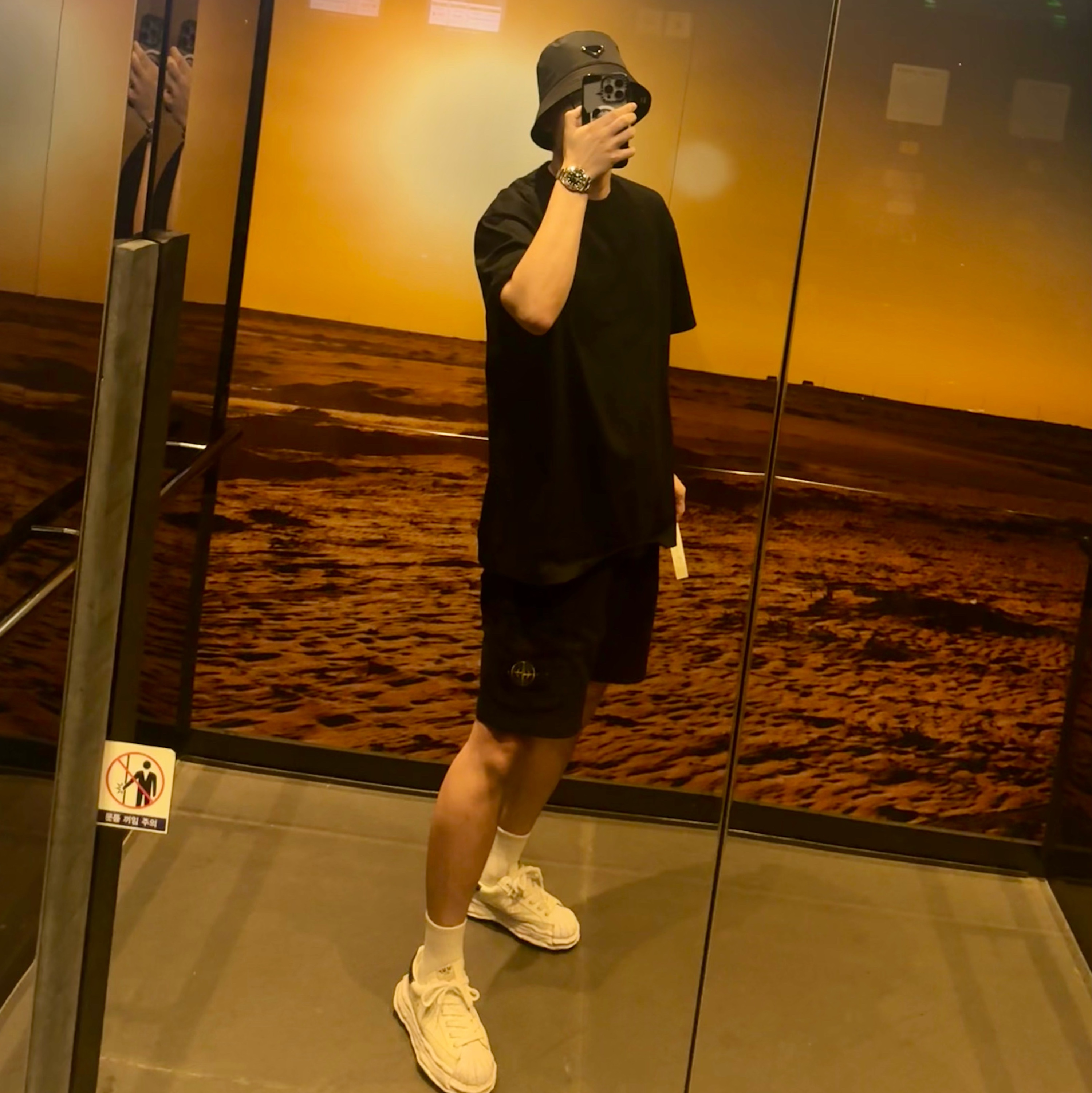 Wooyoungmi Luminous Jellyfish Back Logo T-Shirt Black - 24SS, Maison Mihara Yasuhiro Blakey OG Sole Leather Low-top Sneakers White 착용 스타일