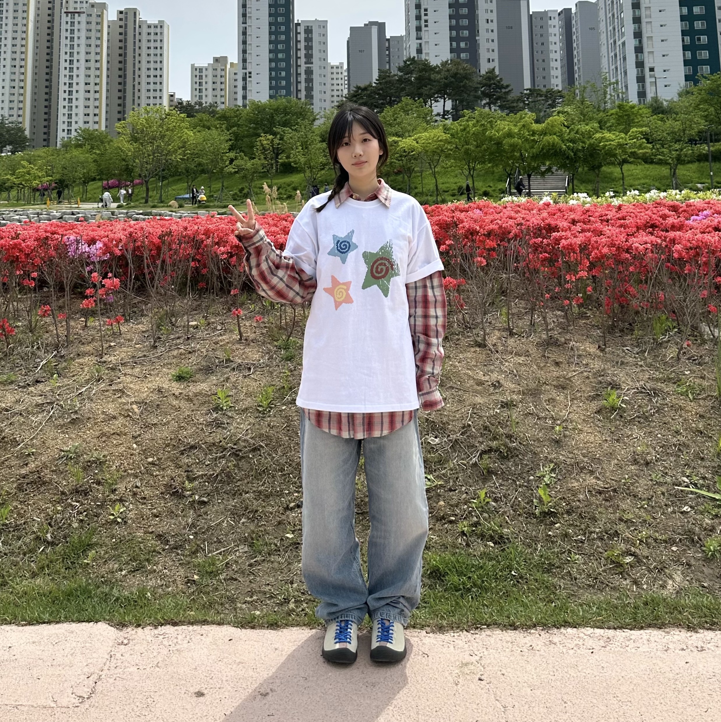 (W) Keen Jasper Suede Sneakers Birch Fawn 착용 스타일 - 3