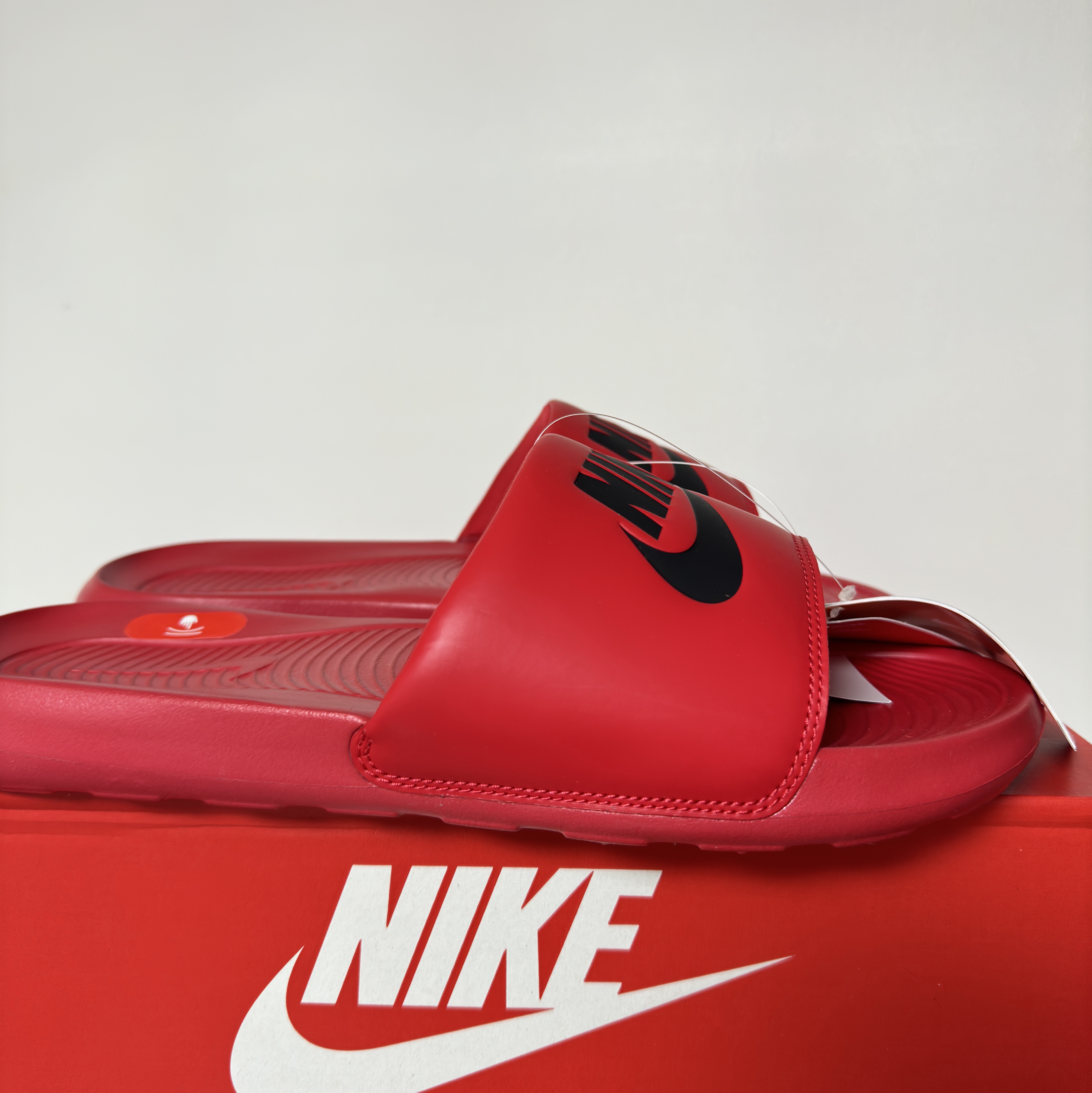 Nike Victori One Slide University Red Black 착용 스타일