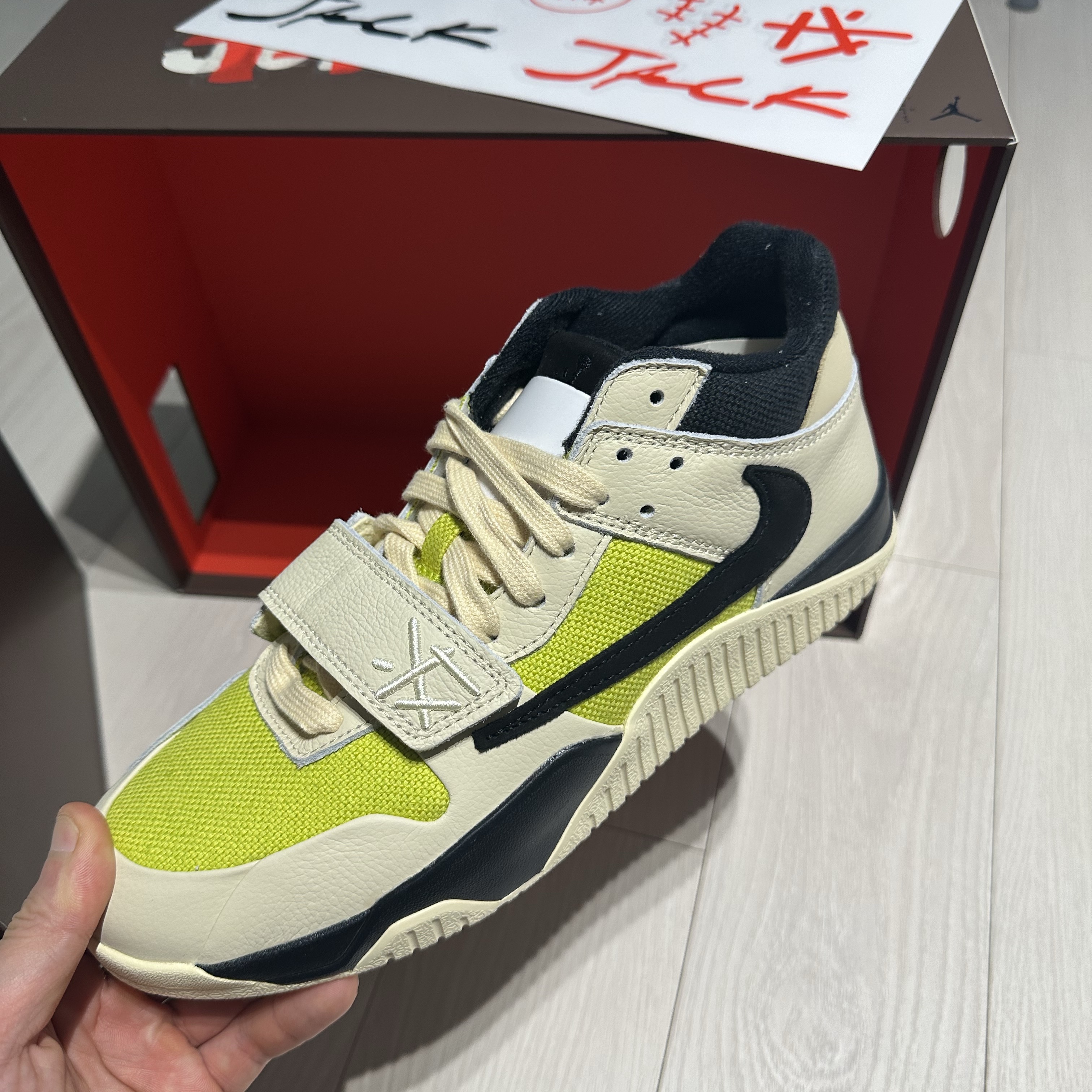 Jordan x Travis Scott Jumpman Jack TR Bright Cactus 착용 스타일 - 2