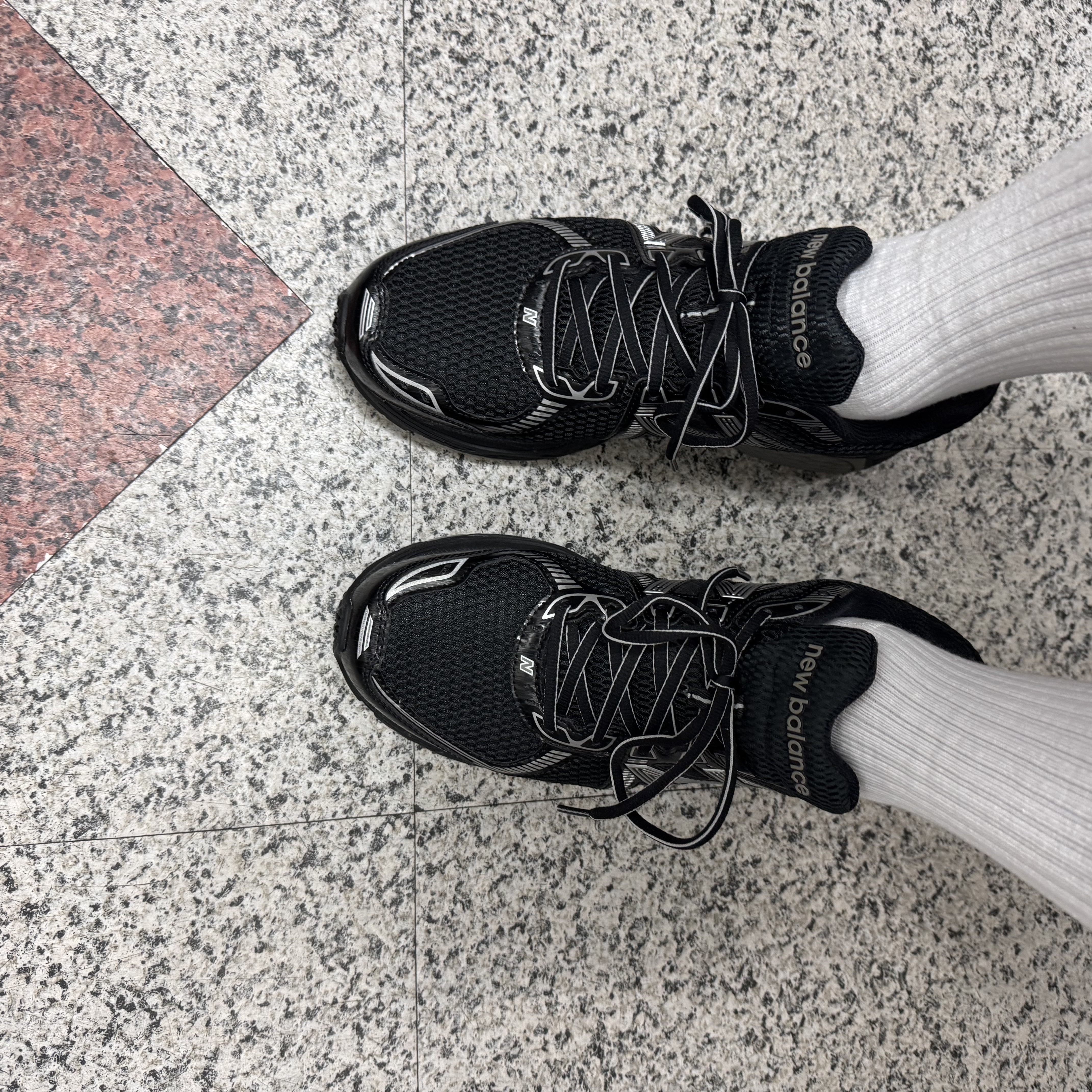New Balance 860v2 Black Grey 착용 스타일