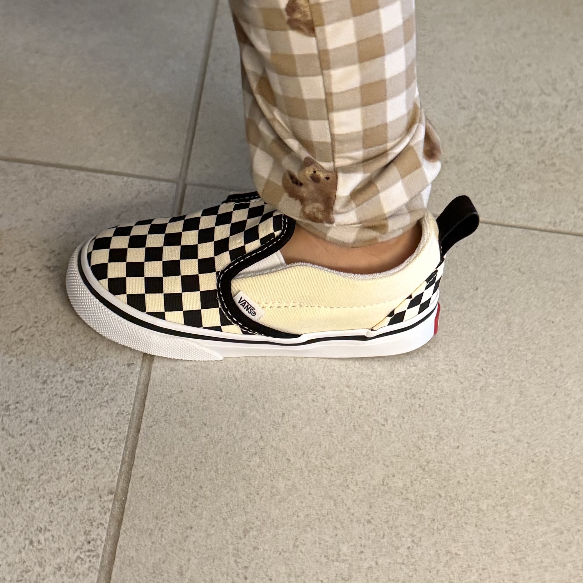 (Kids) Vans Old Skool V Black True White 착용 스타일