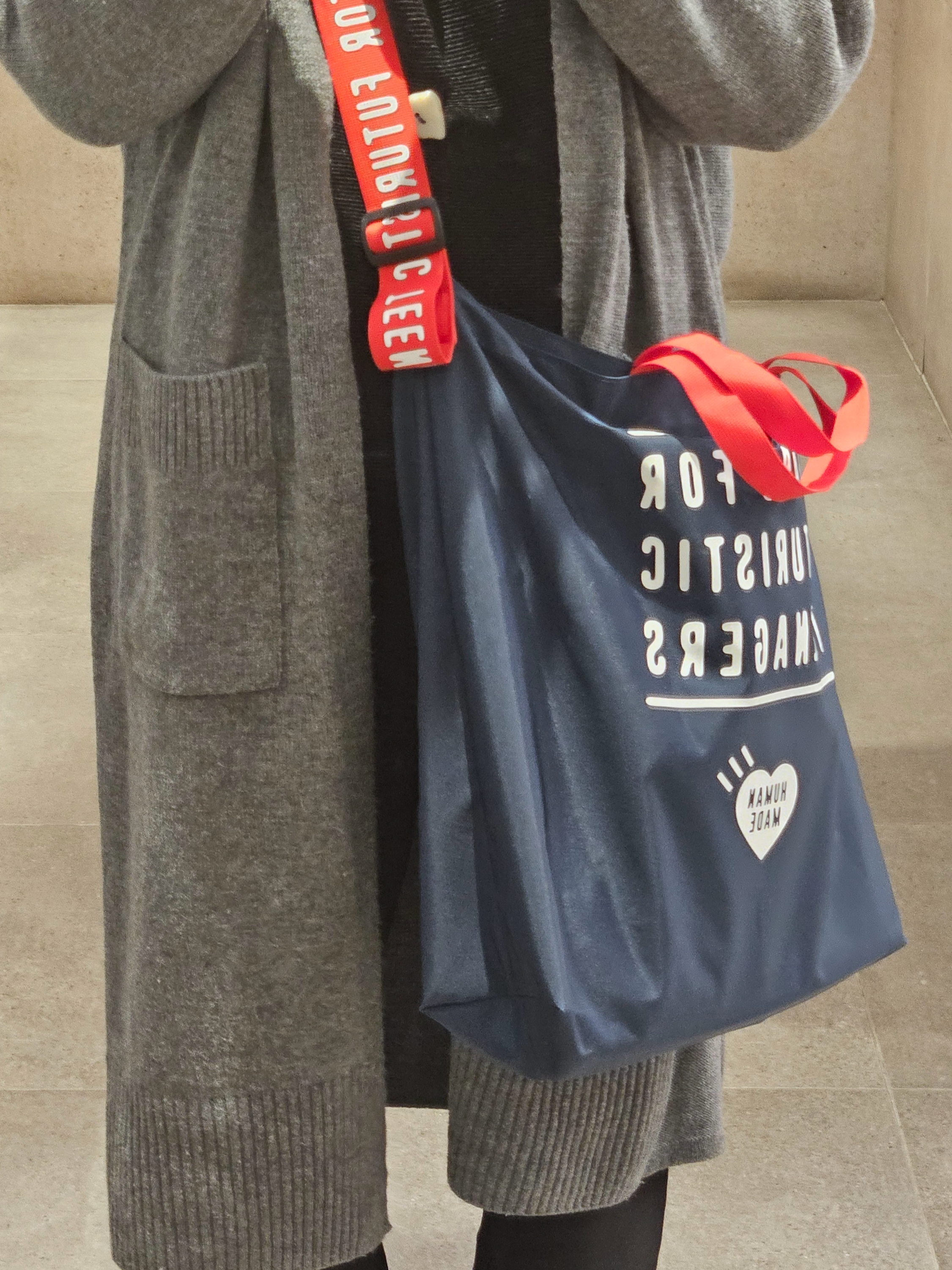 Human Made Shoulder Tote Bag Navy 착용 스타일 - 1