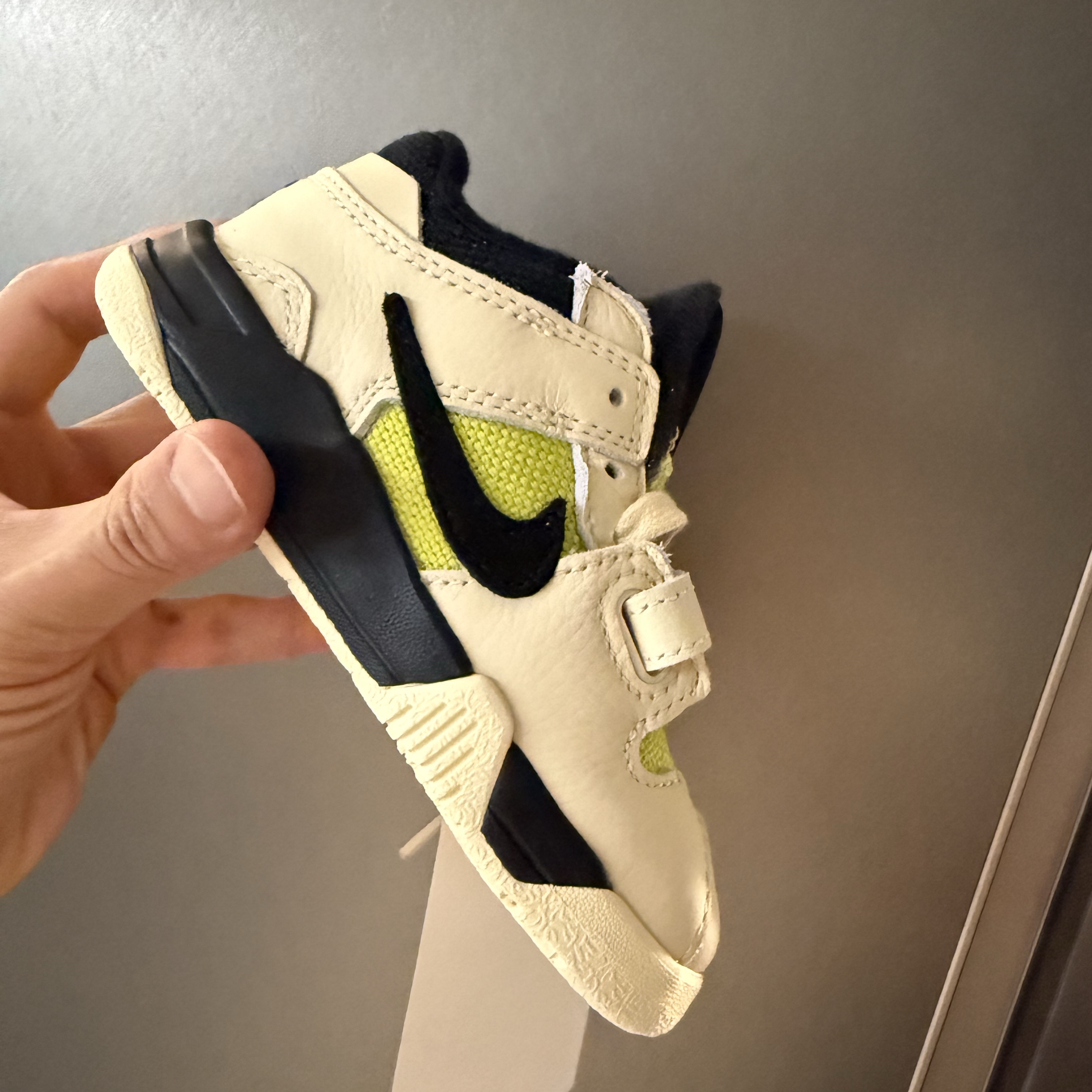 (TD) Jordan x Travis Scott Jumpman Jack TR Bright Cactus 착용 스타일 - 1