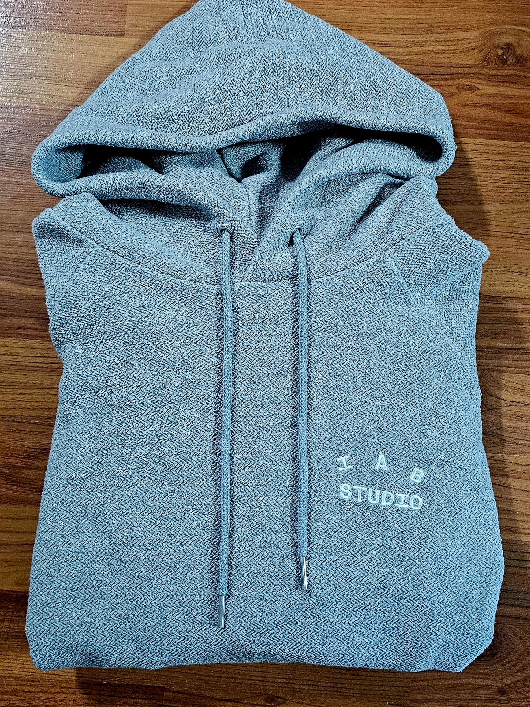IAB Studio Herringbone Hoodie Gray White 착용 스타일