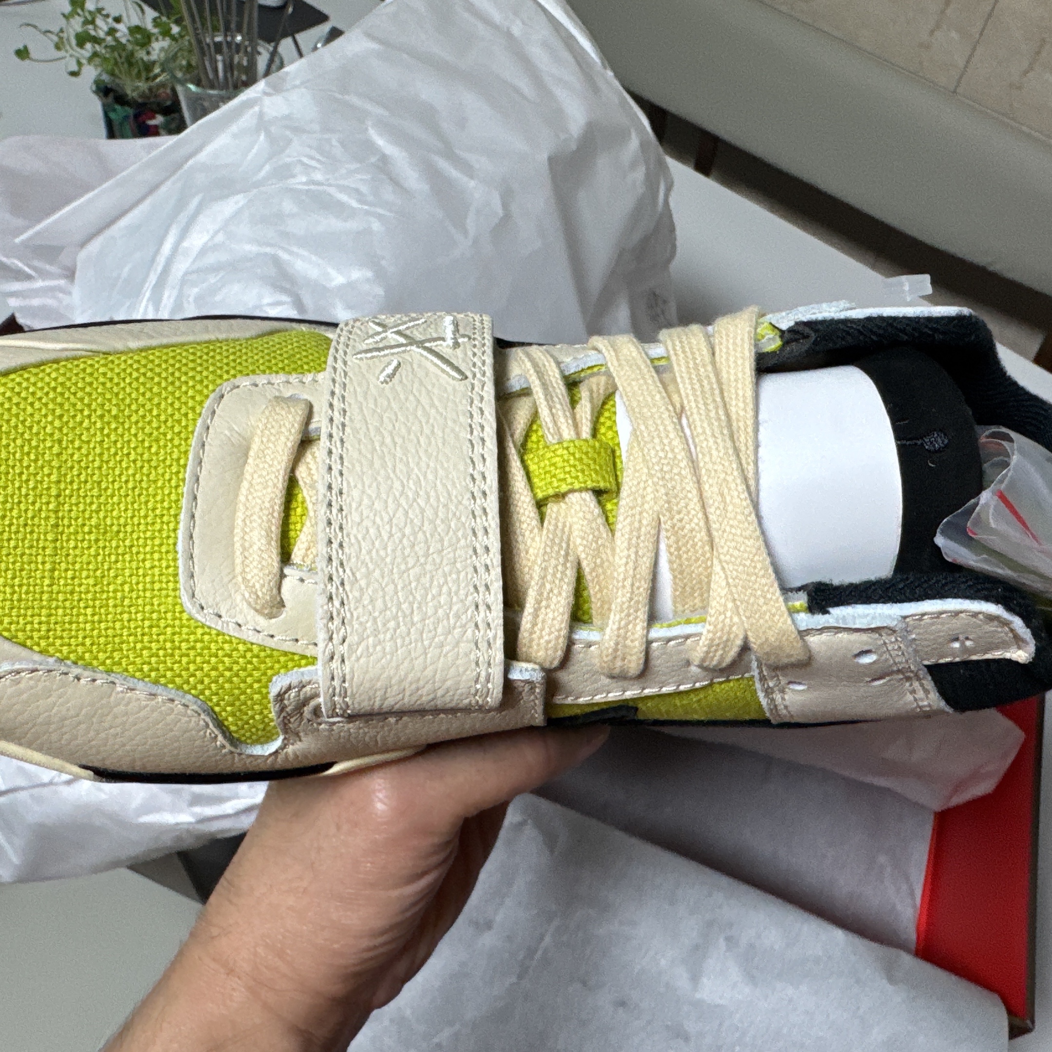 Jordan x Travis Scott Jumpman Jack TR Bright Cactus 착용 스타일 - 2