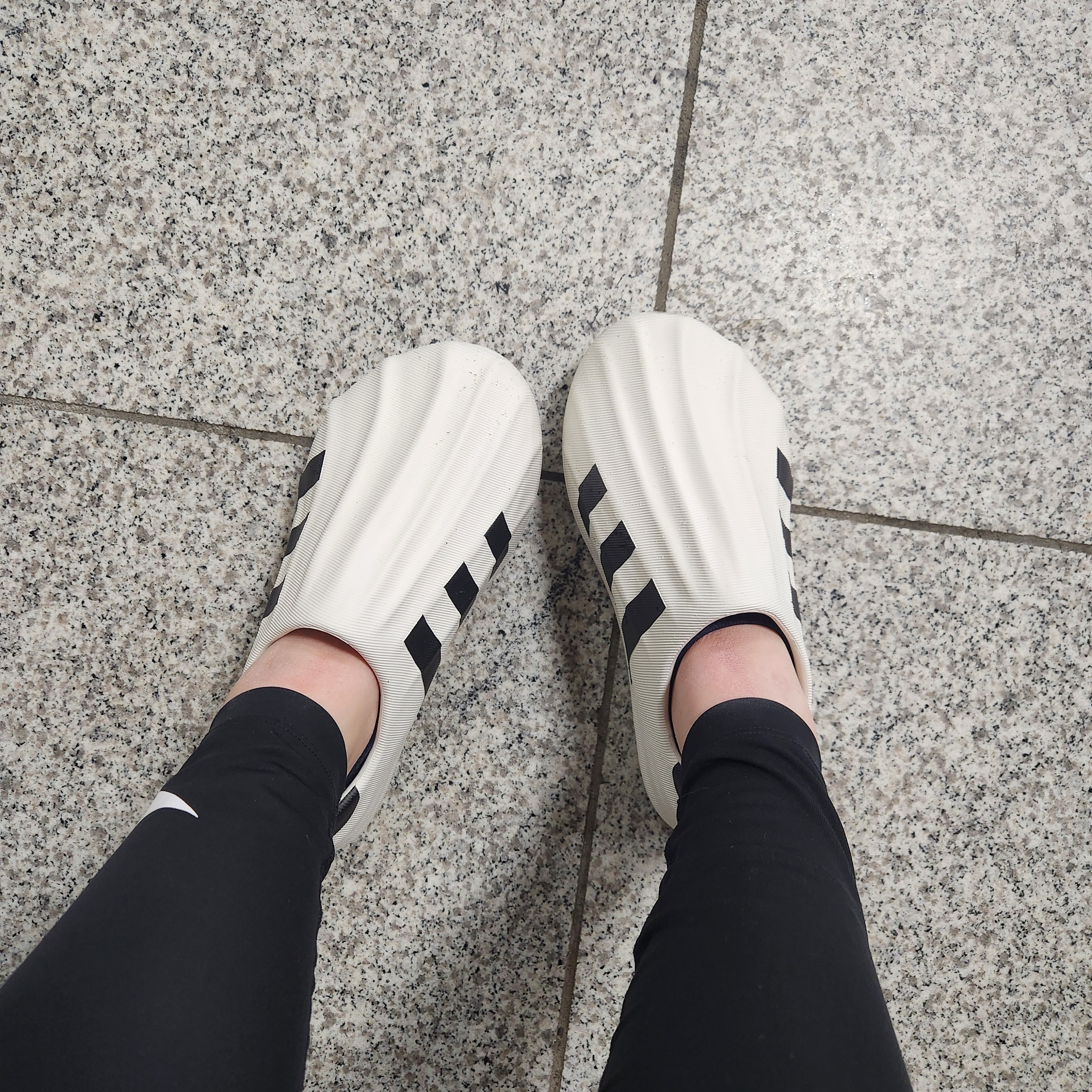 Adidas Adifom Superstar Core White 착용 스타일