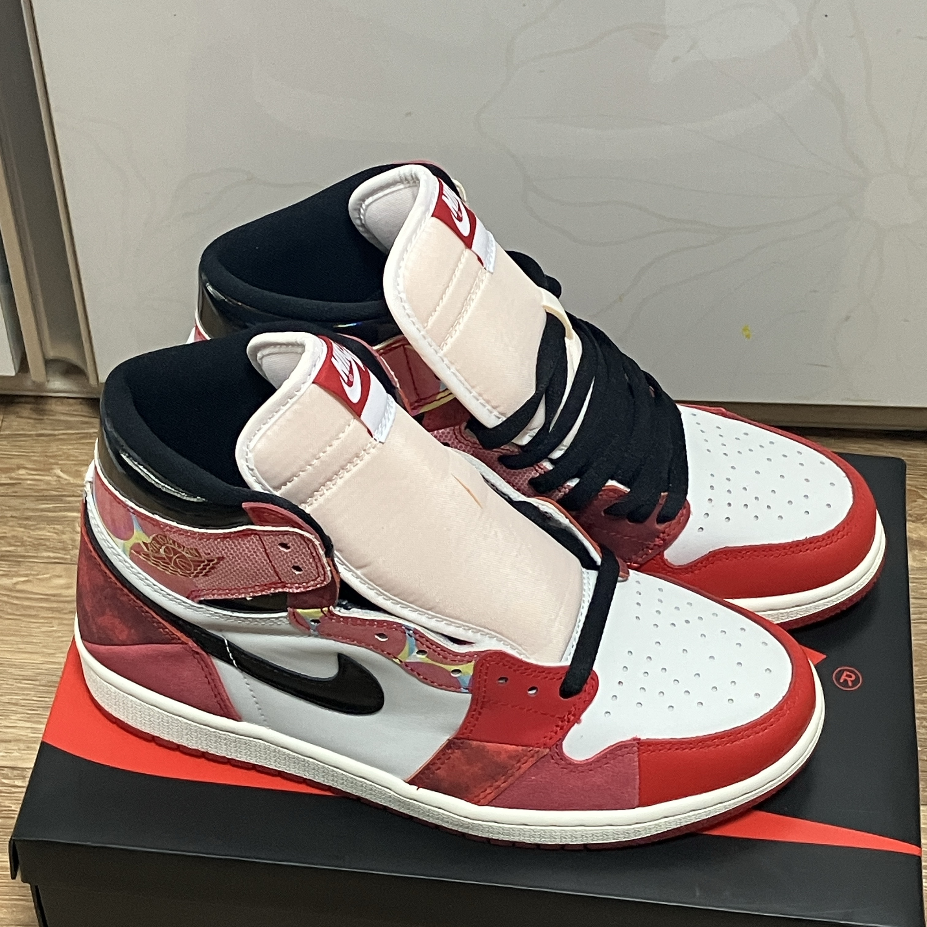 Jordan 1 Retro High Spider-Man Next Chapter 착용 스타일 - 2
