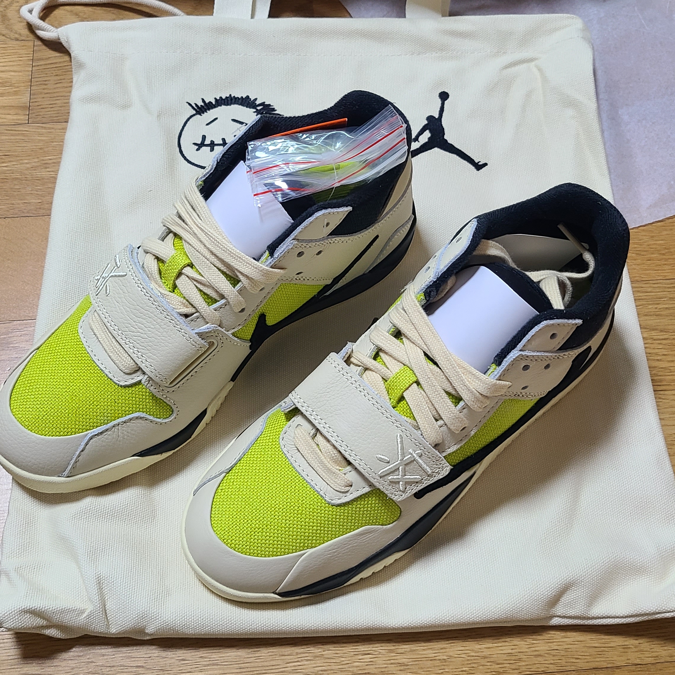 Jordan x Travis Scott Jumpman Jack TR Bright Cactus 착용 스타일 - 2
