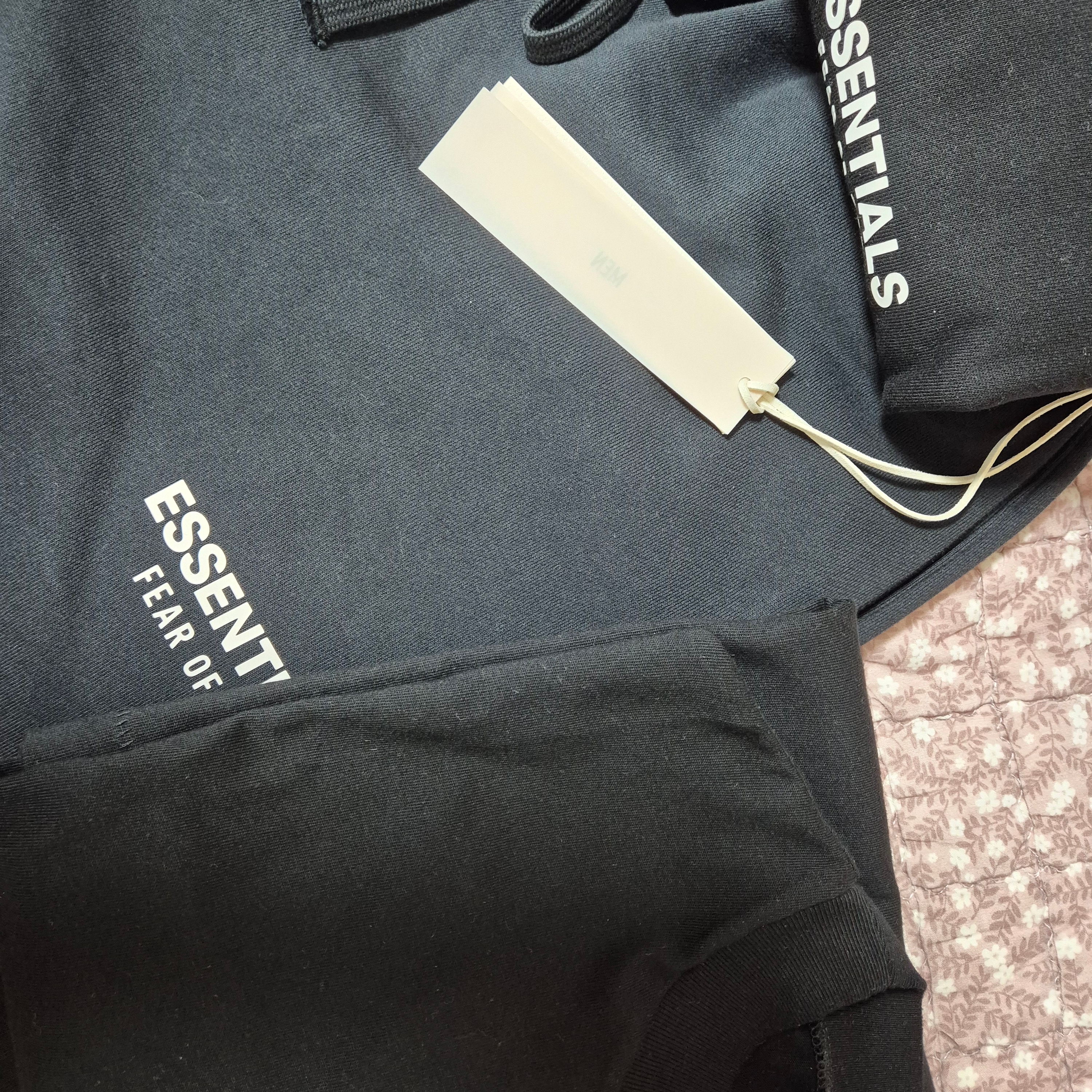 Essentials Jersey Crewneck T-Shirt Black - 24FW, Essentials Classic Short Sleeve T-Shirt Jet Black - 25SS 착용 스타일