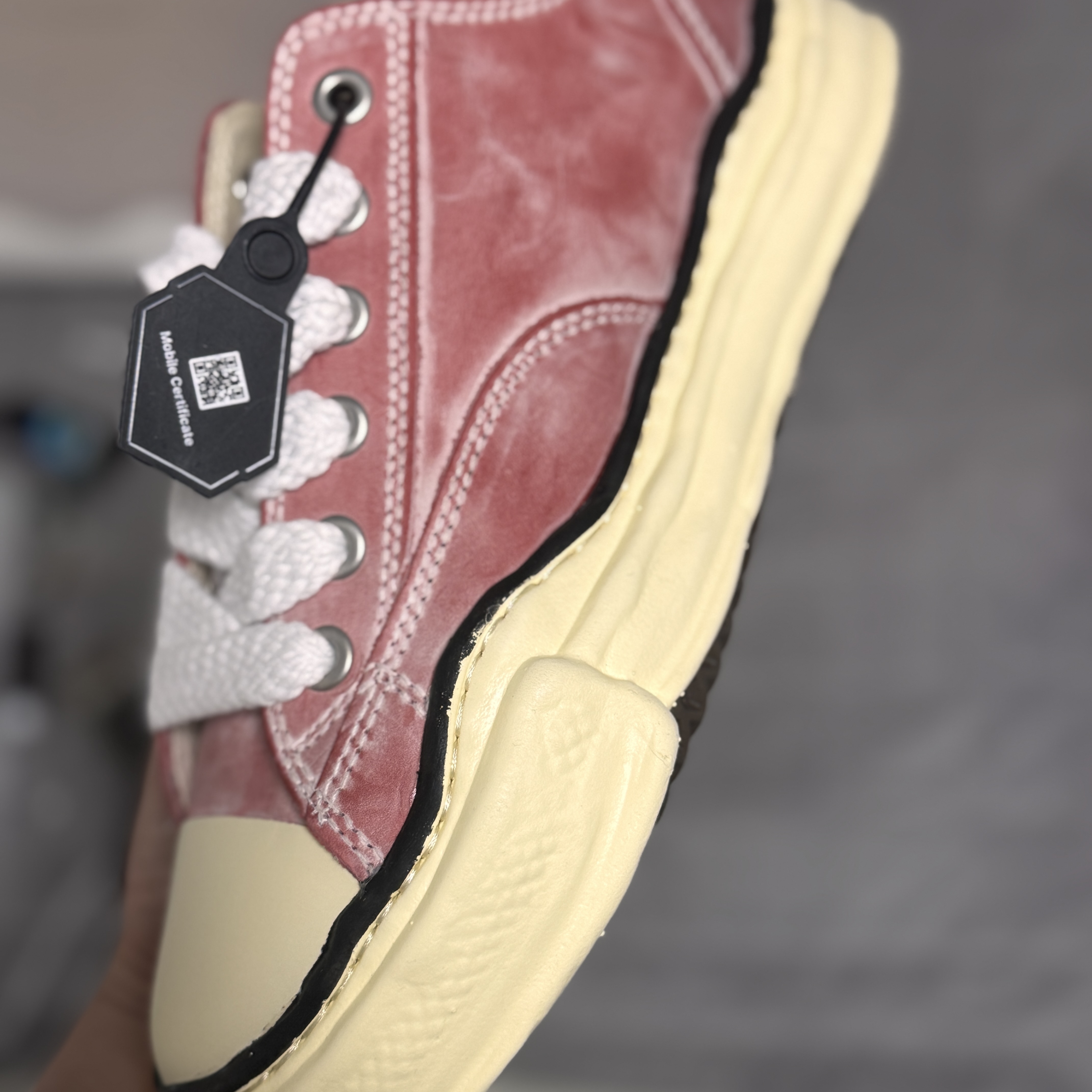 Maison Mihara Yasuhiro Peterson OG Sole Paraffin Leather Low-top Sneakers Red 착용 스타일 - 2