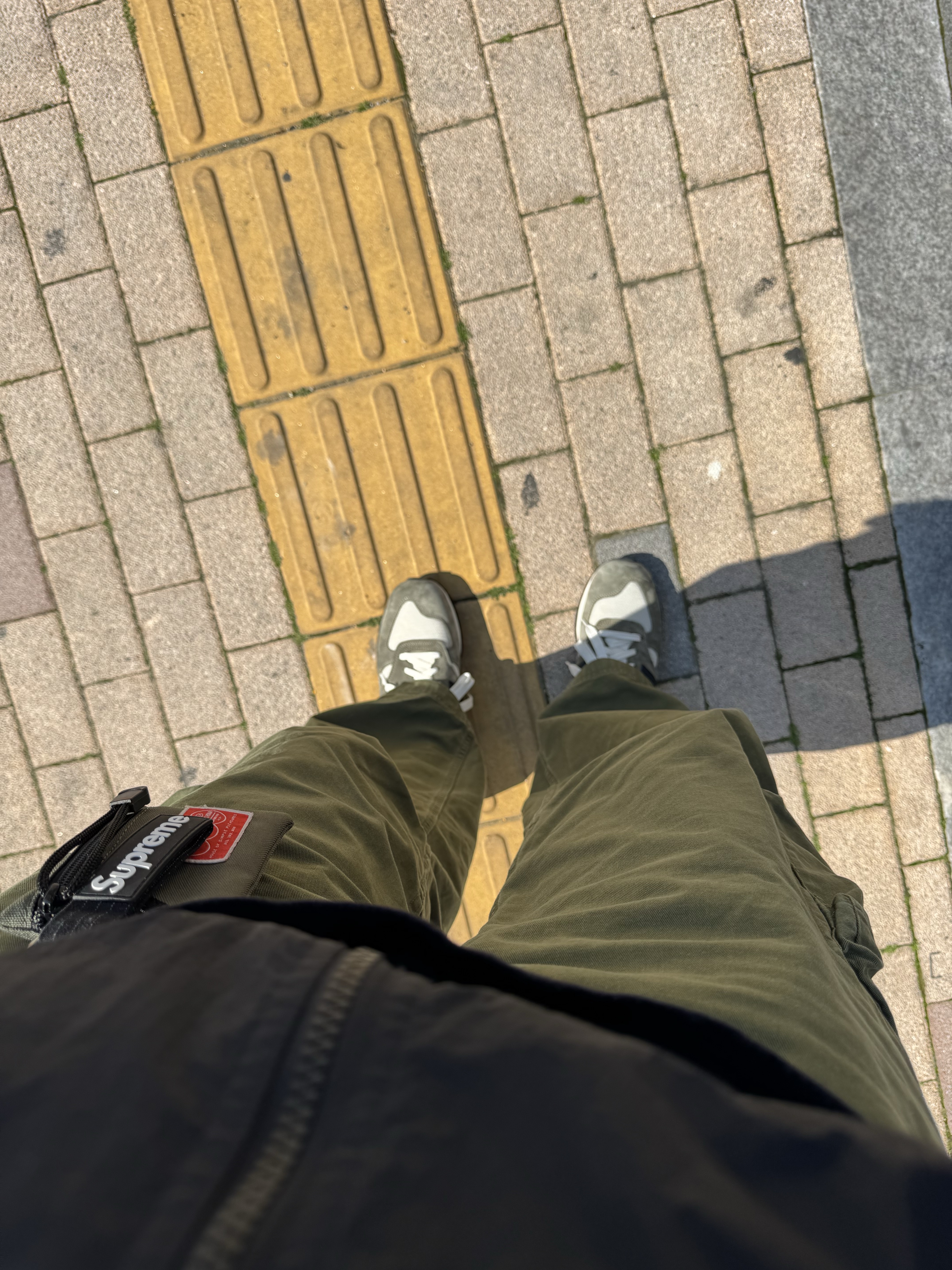 New Balance 990v1 Made in USA Olive 착용 스타일