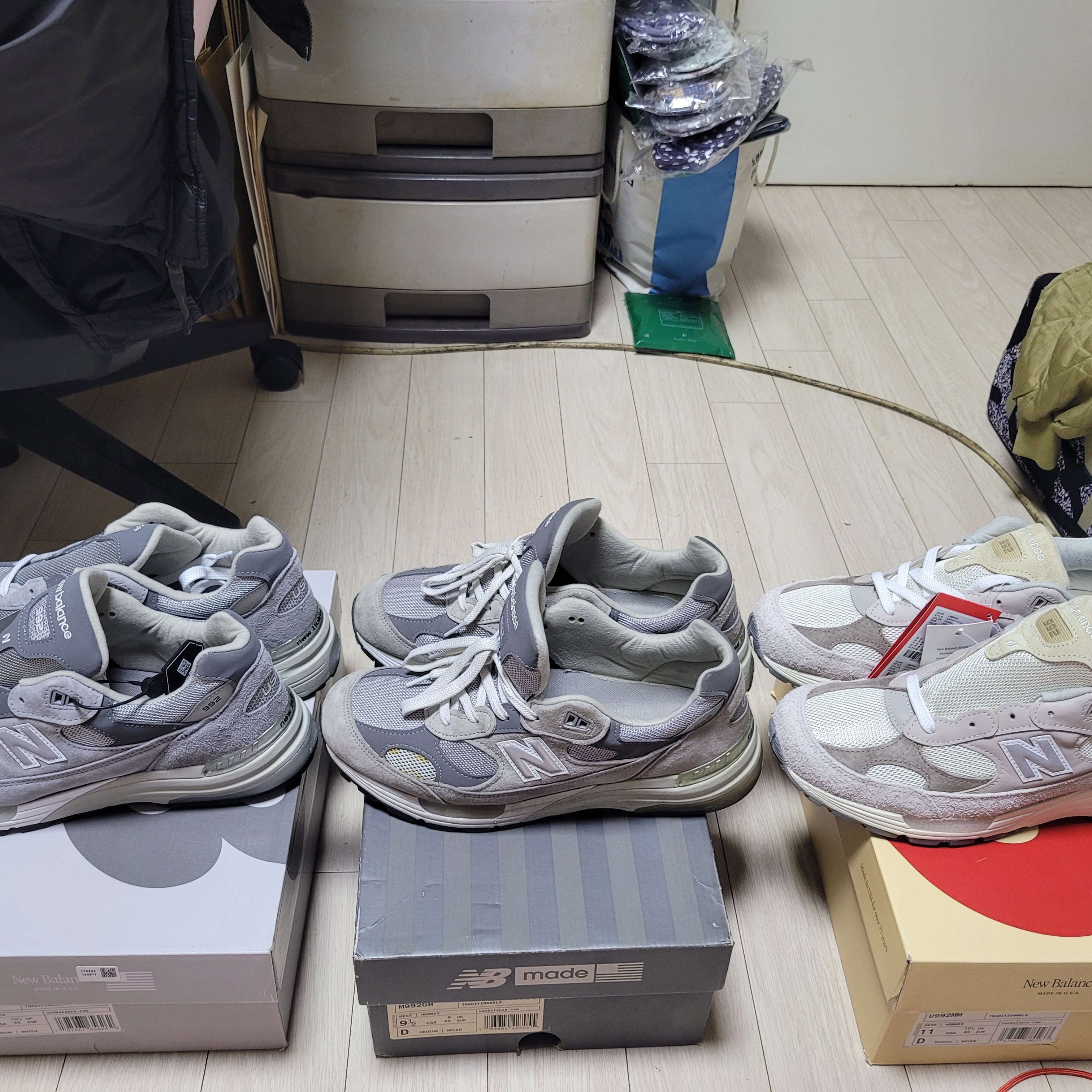 New Balance 992 Made in USA Grey - D Standard, New Balance 992 Made in USA Core Grey Silver Metallic 착용 스타일 - 3