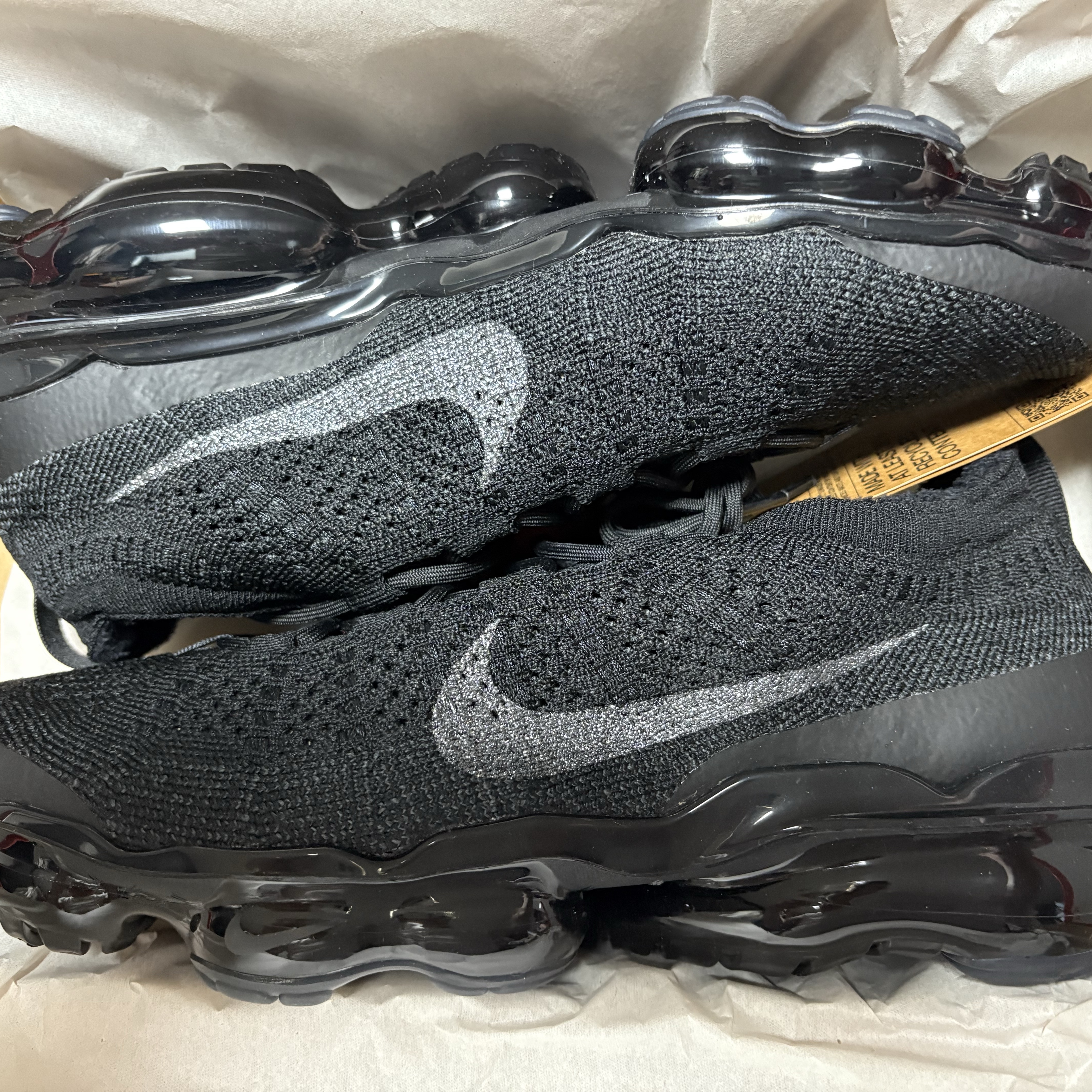 Nike Air VaporMax 2023 Flyknit Triple Black 착용 스타일 - 2