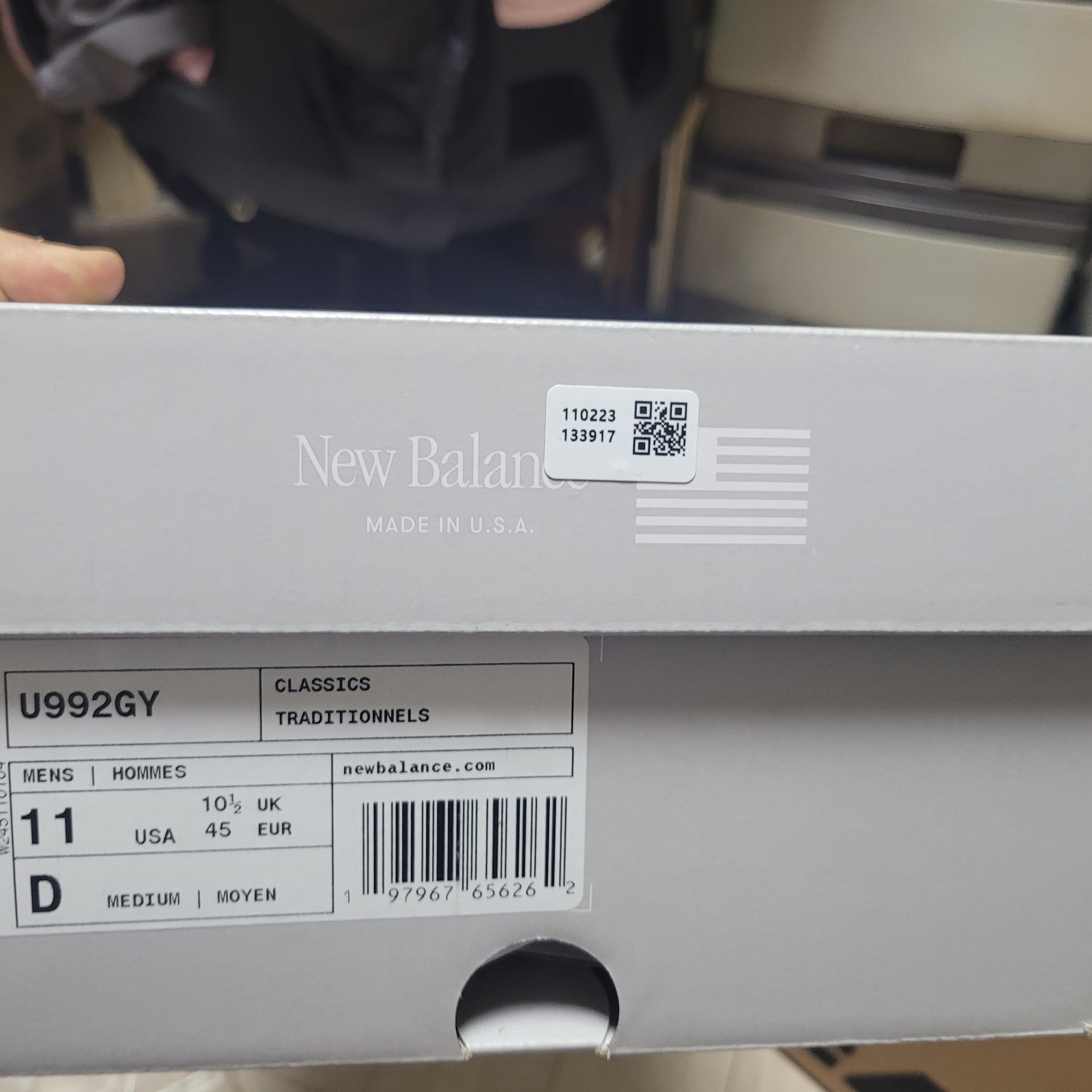 New Balance 992 Made in USA Core Grey Silver Metallic 착용 스타일 - 3