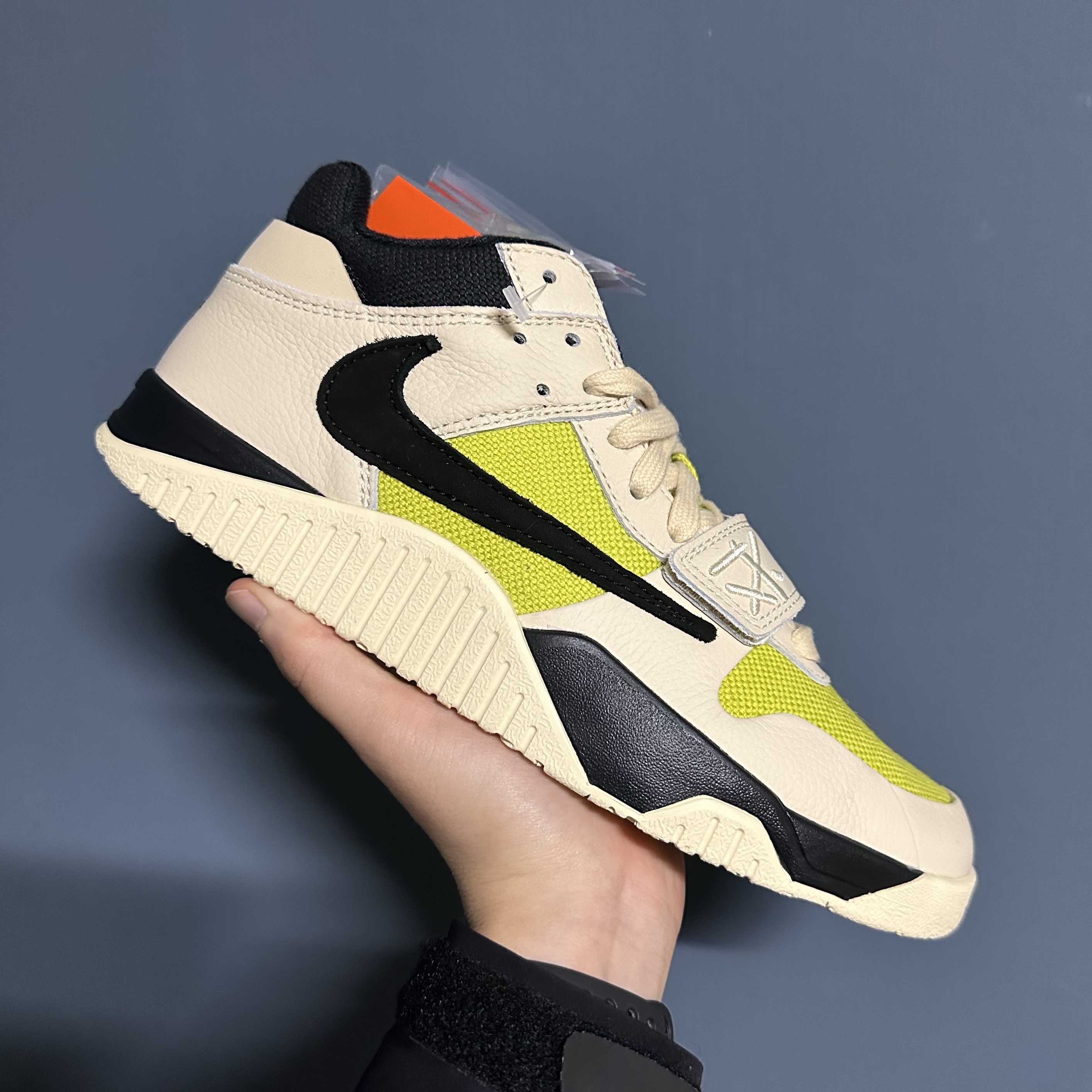 Jordan x Travis Scott Jumpman Jack TR Bright Cactus 착용 스타일