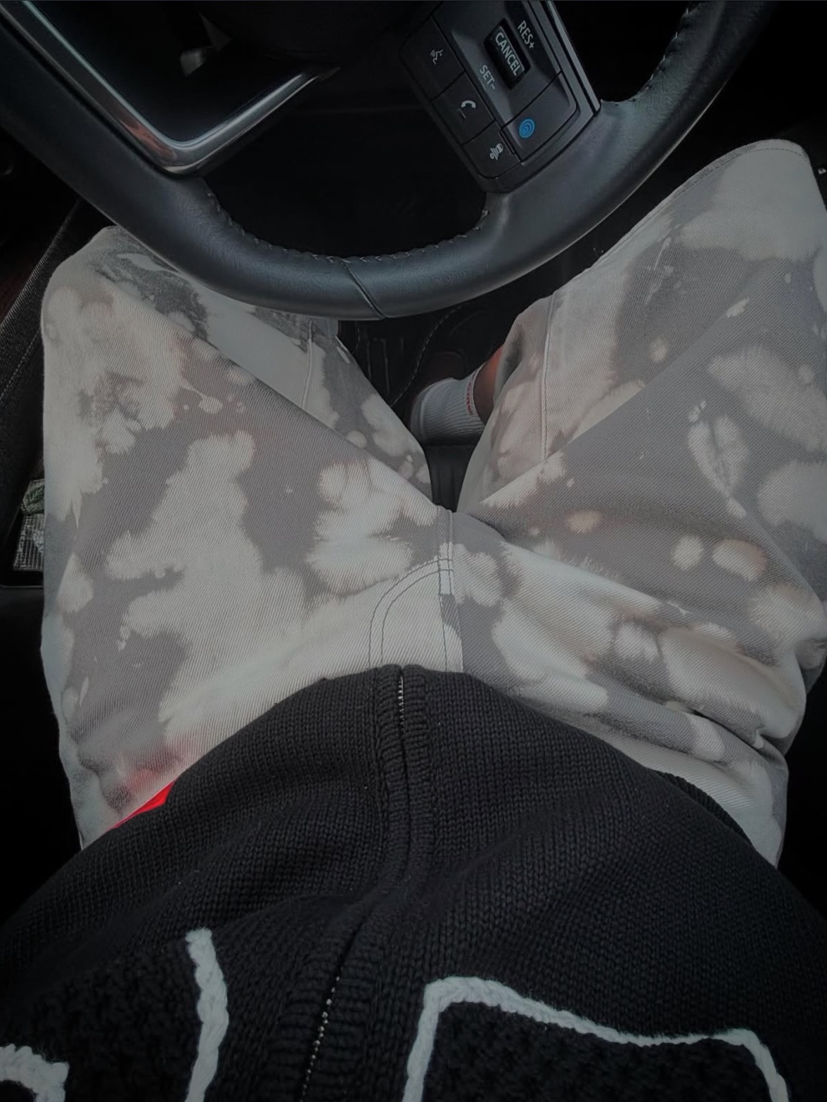 Supreme Baggy Denim Shorts Bleached - 25SS 착용 스타일 - 3
