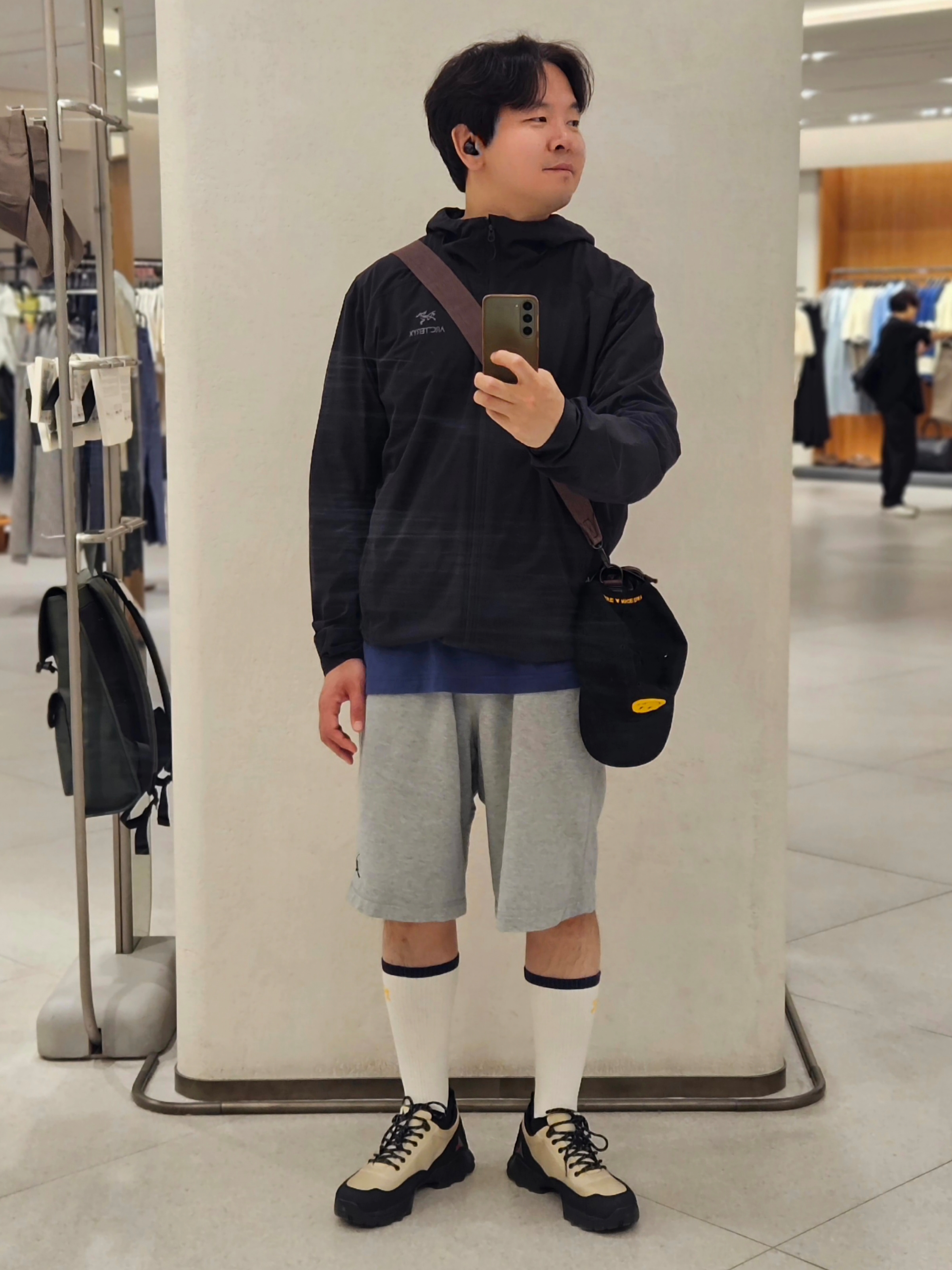 ROA Neal Sand - 24FW, Arc'teryx Squamish Hoody Black 착용 스타일 - 2