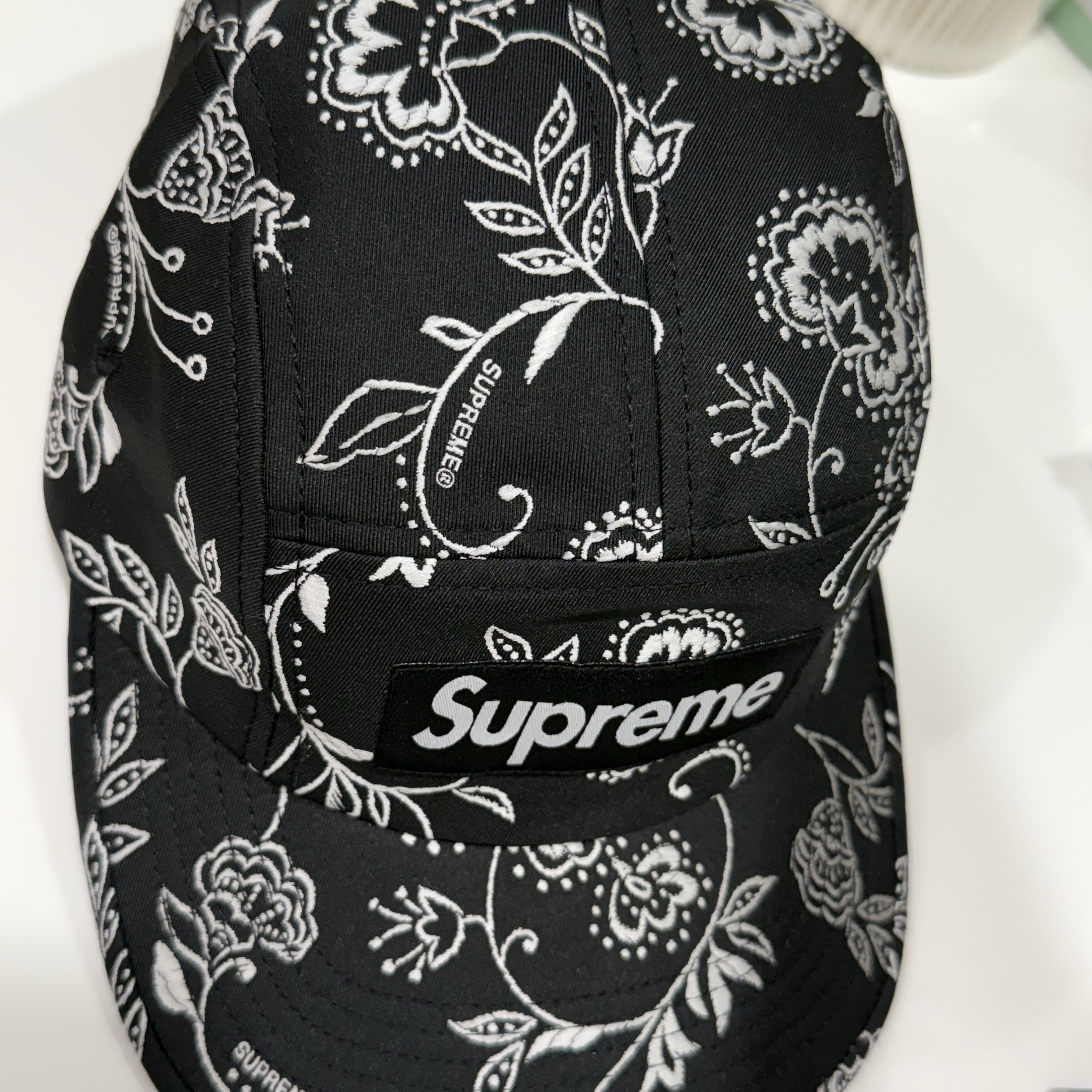 Supreme Floral Jacquard Camp Cap Black - 25SS 착용 스타일
