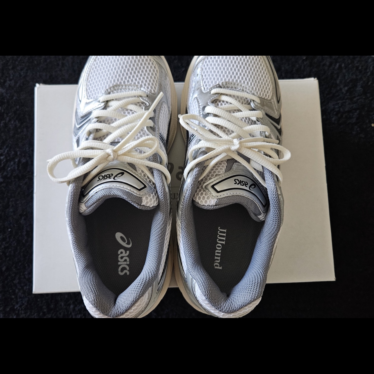 Asics x JJJJound Gel-Kayano 14 Silver Black 착용 스타일 - 3