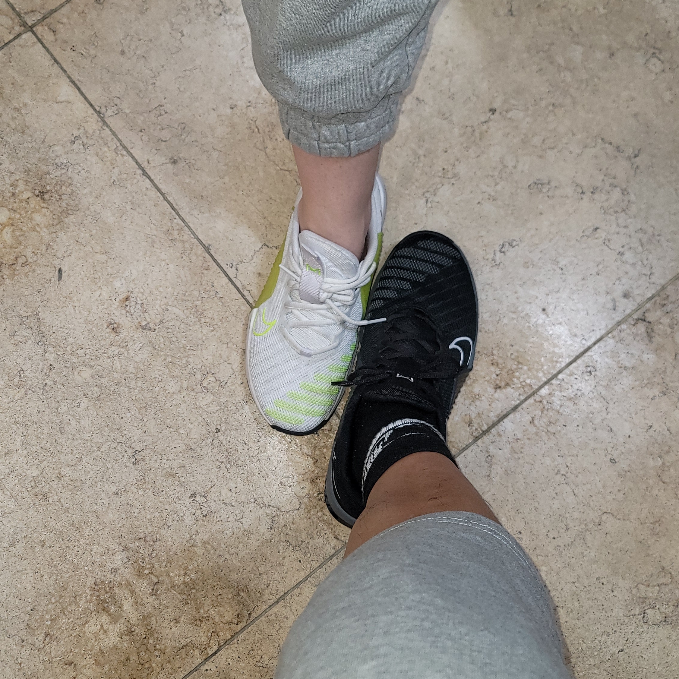 Nike Metcon 9 Black Smoke Grey, Nike Metcon 9 White Volt 착용 스타일 - 1