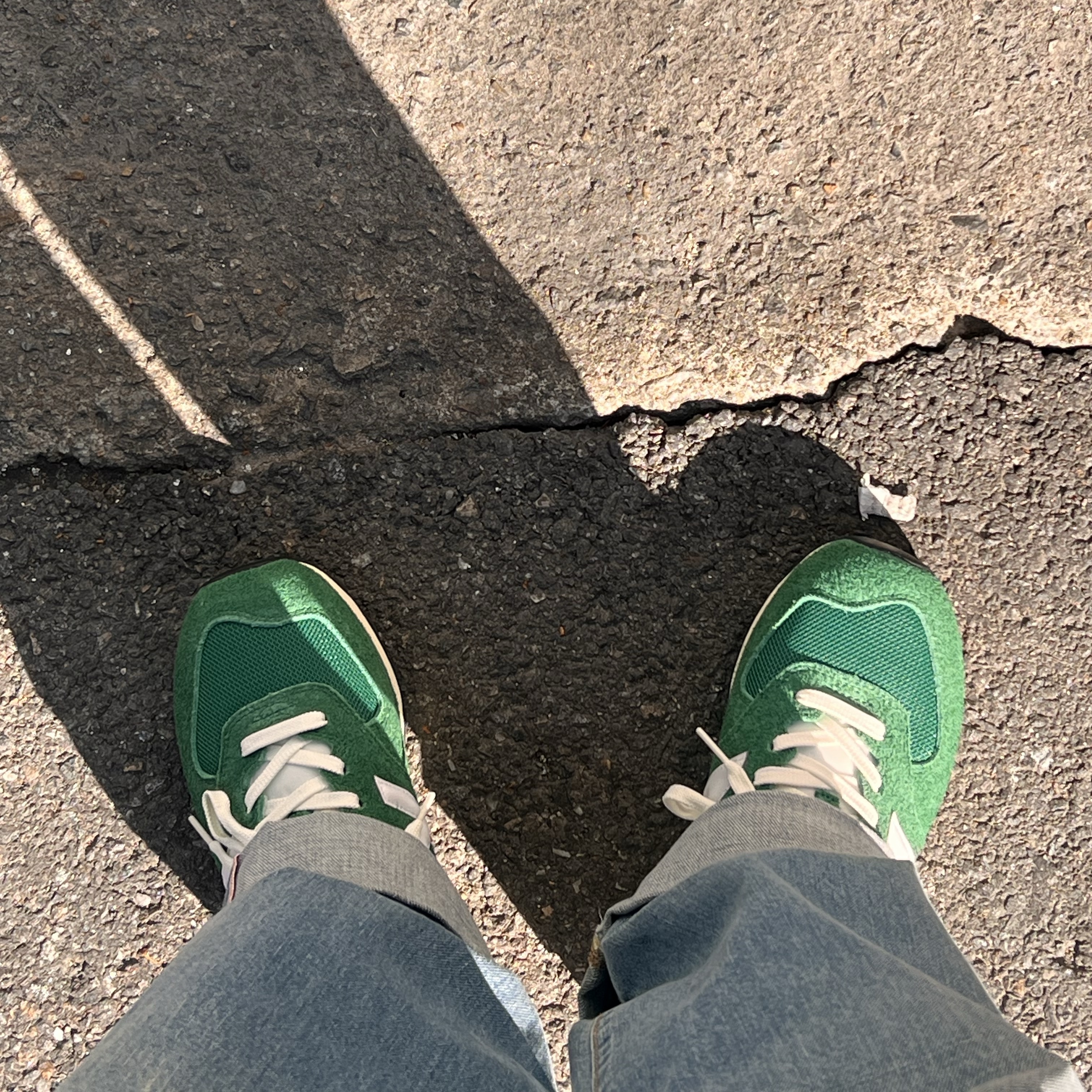 New Balance 574 Heritage Grass Green 착용 스타일