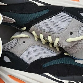 Adidas Yeezy Boost 700 Wave Runner Solid Grey 2021/2022 착용 스타일