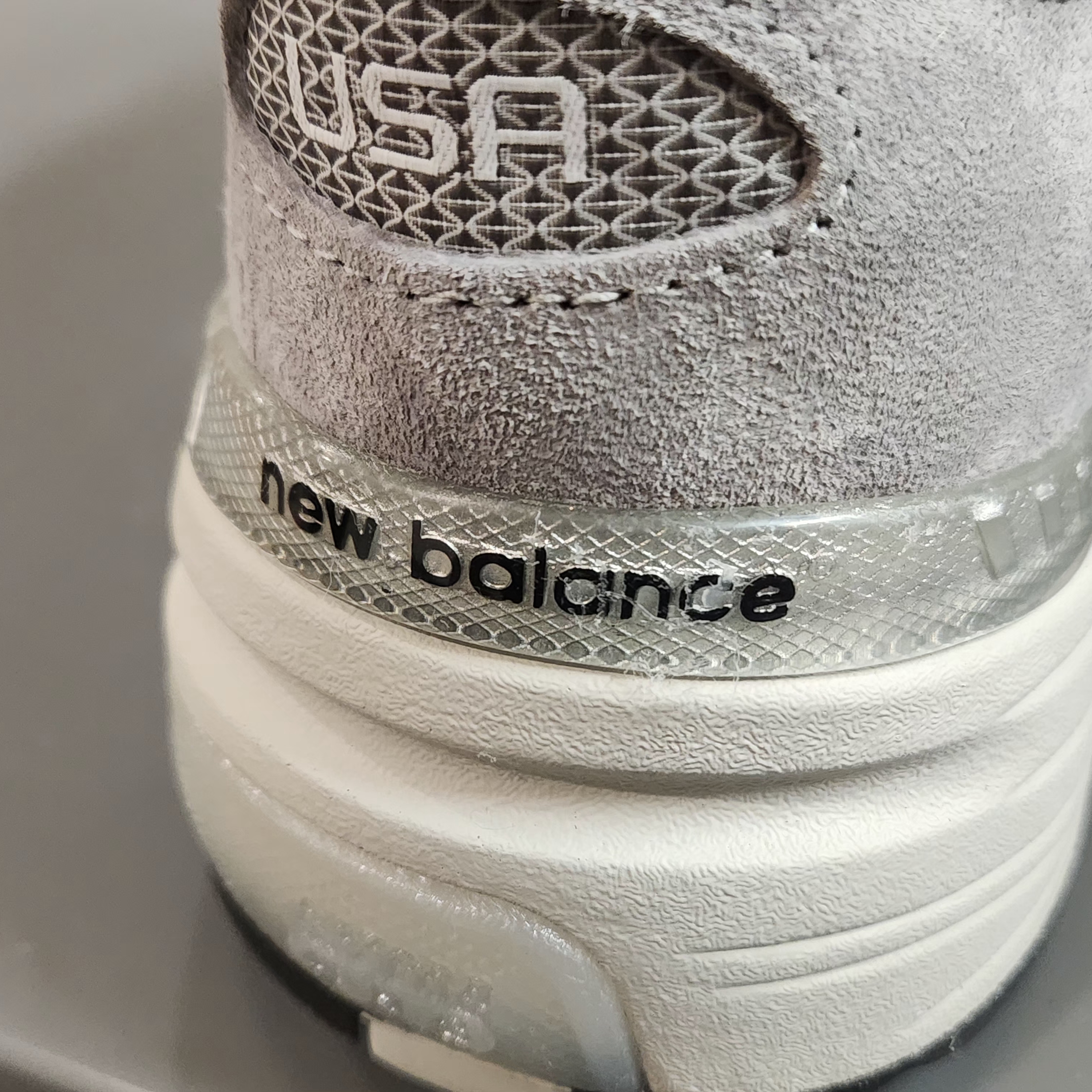 New Balance 992 Made in USA Core Grey Silver Metallic 착용 스타일 - 4