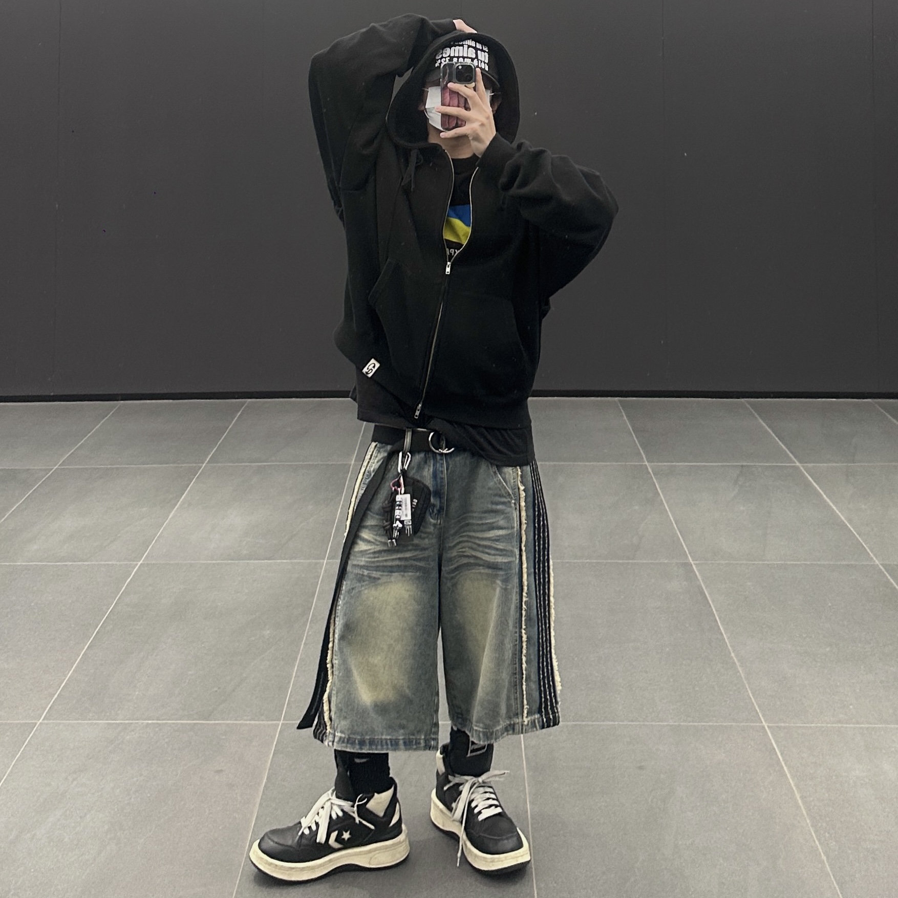 Converse x Drkshdw Turbowpn Black Cream, Balenciaga Support Ukraine LS T-Shirt Black 착용 스타일 - 3