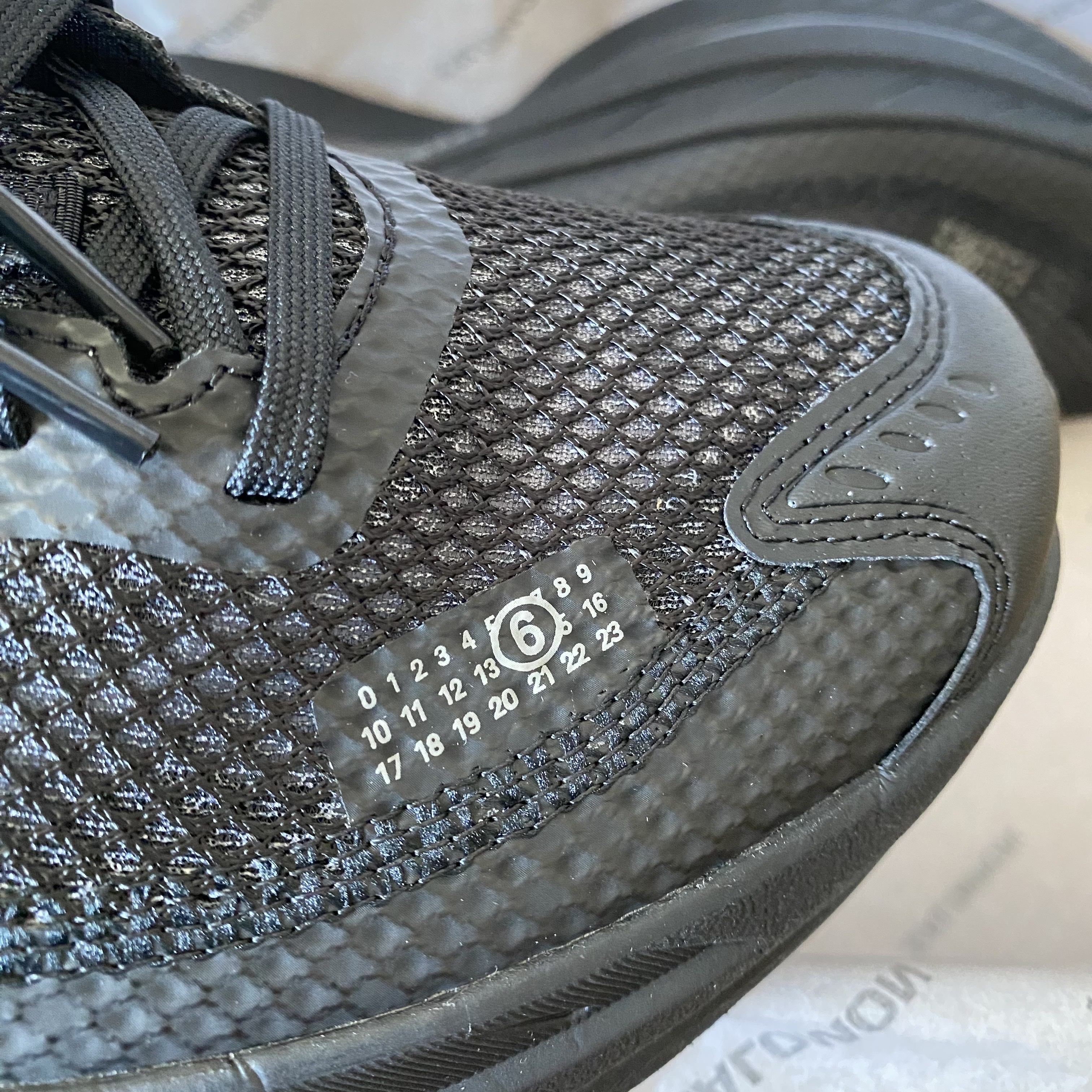 Salomon x MM6 Maison Margiela Spectur 2 Black Pewter 착용 스타일 - 2